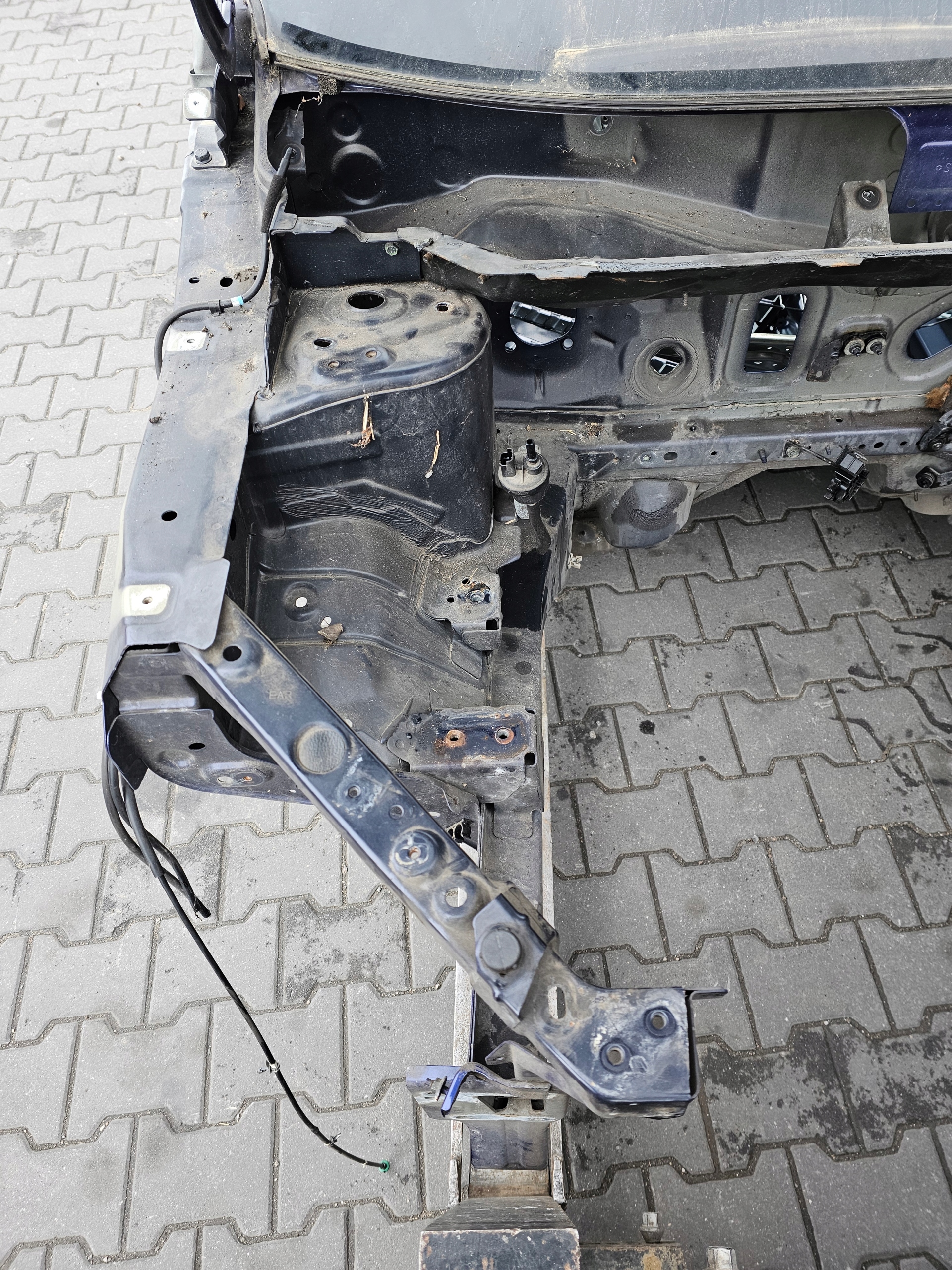 quarter front right NISSAN QASHQAI