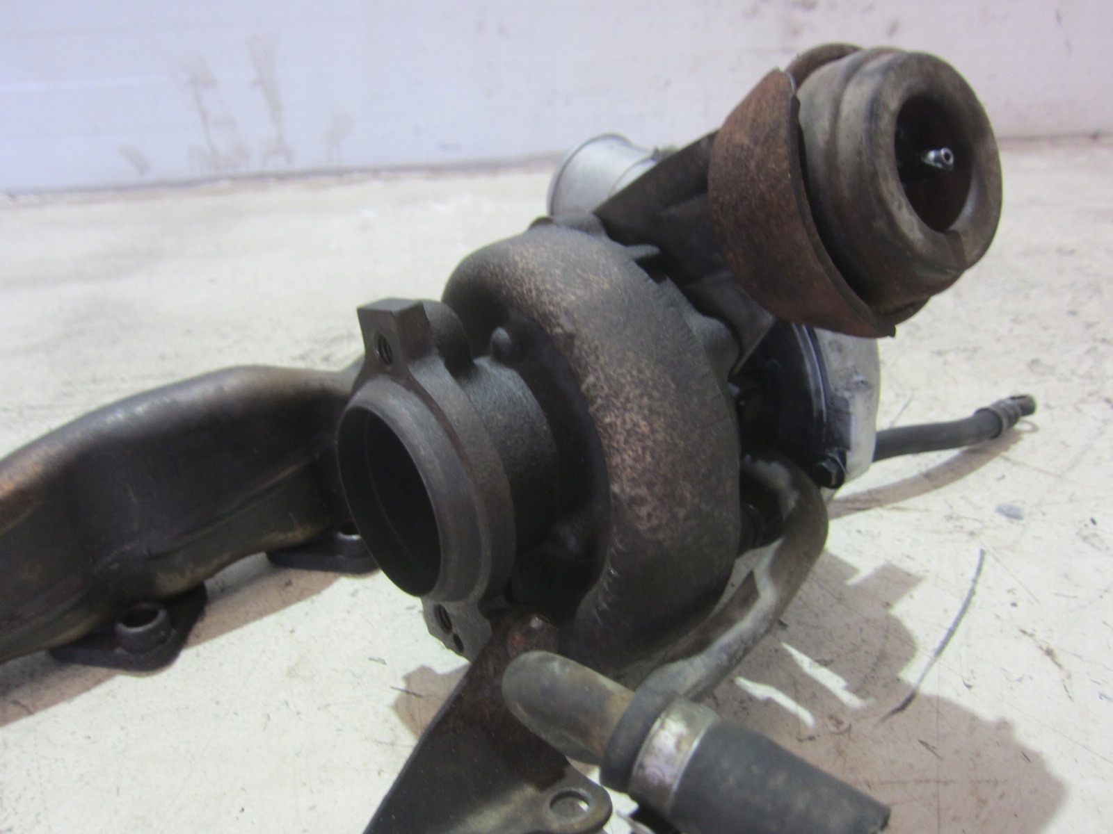 BMW 3 E46 E53 3.0D M57 184KM TURBINA TURBO turbo header pipe 2414339