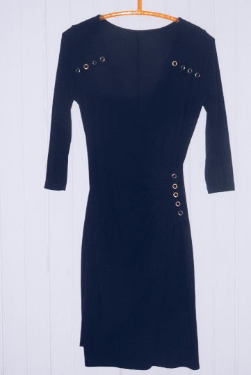 907. MODNA EFEKTOWNA SUKIENKA 34