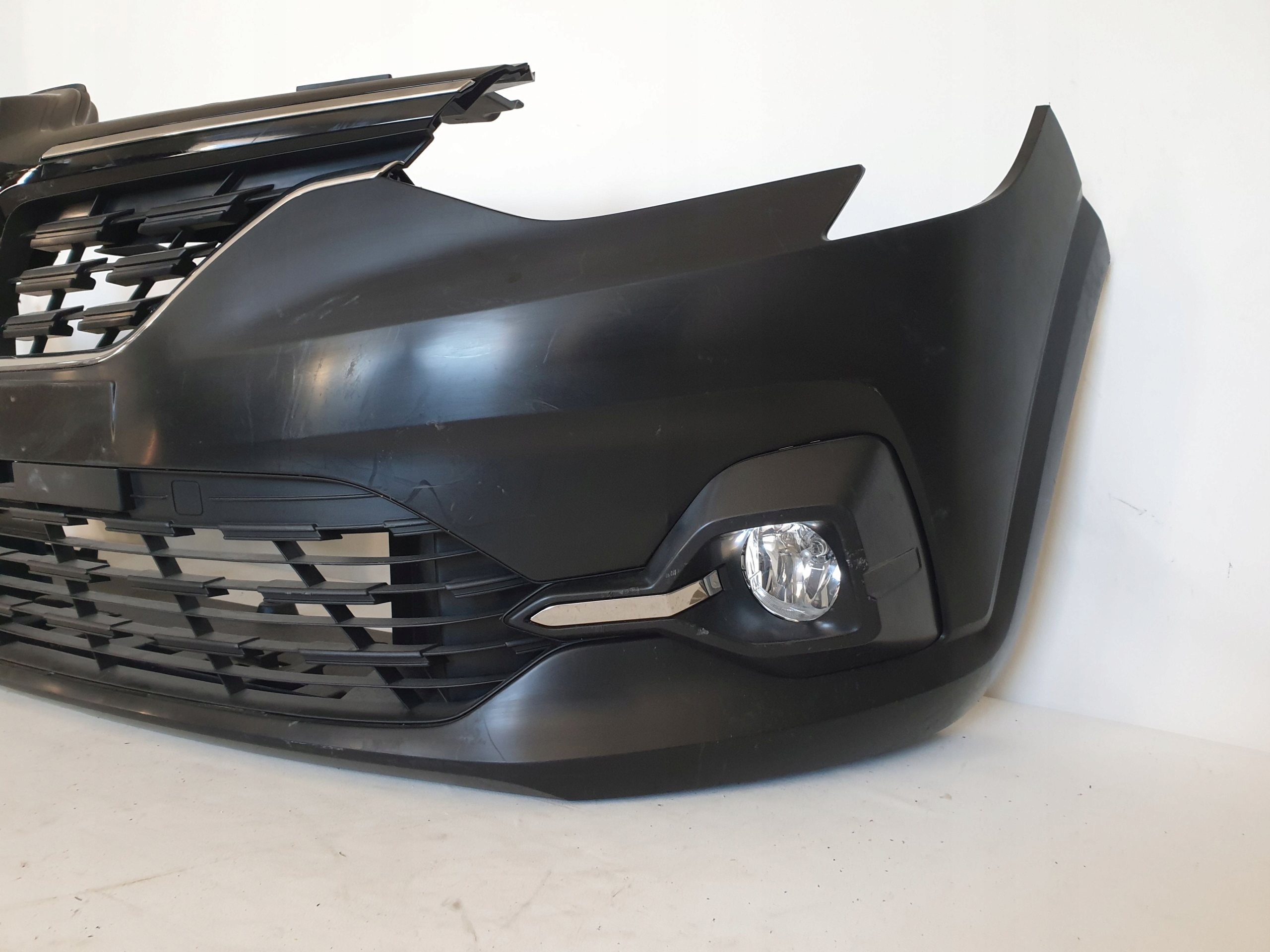 RENAULT TALIANT 21-> bumper front front grill cover 620229186R