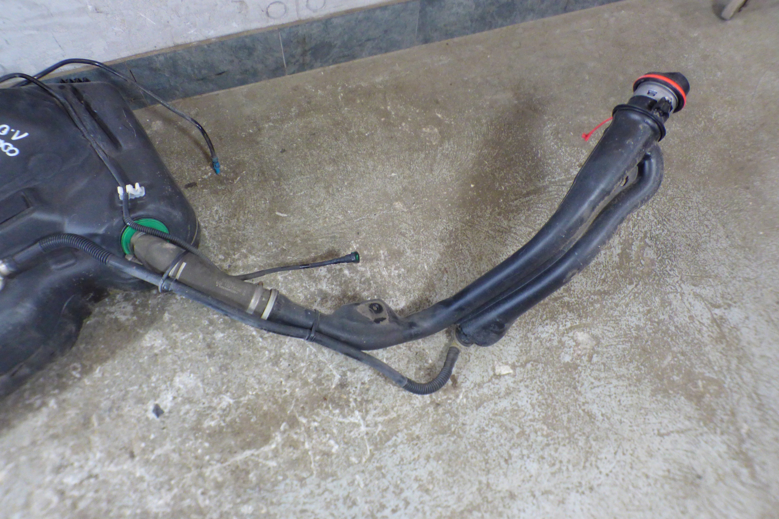 tank wlew 13204556 OPEL CORSA E 1.0TB