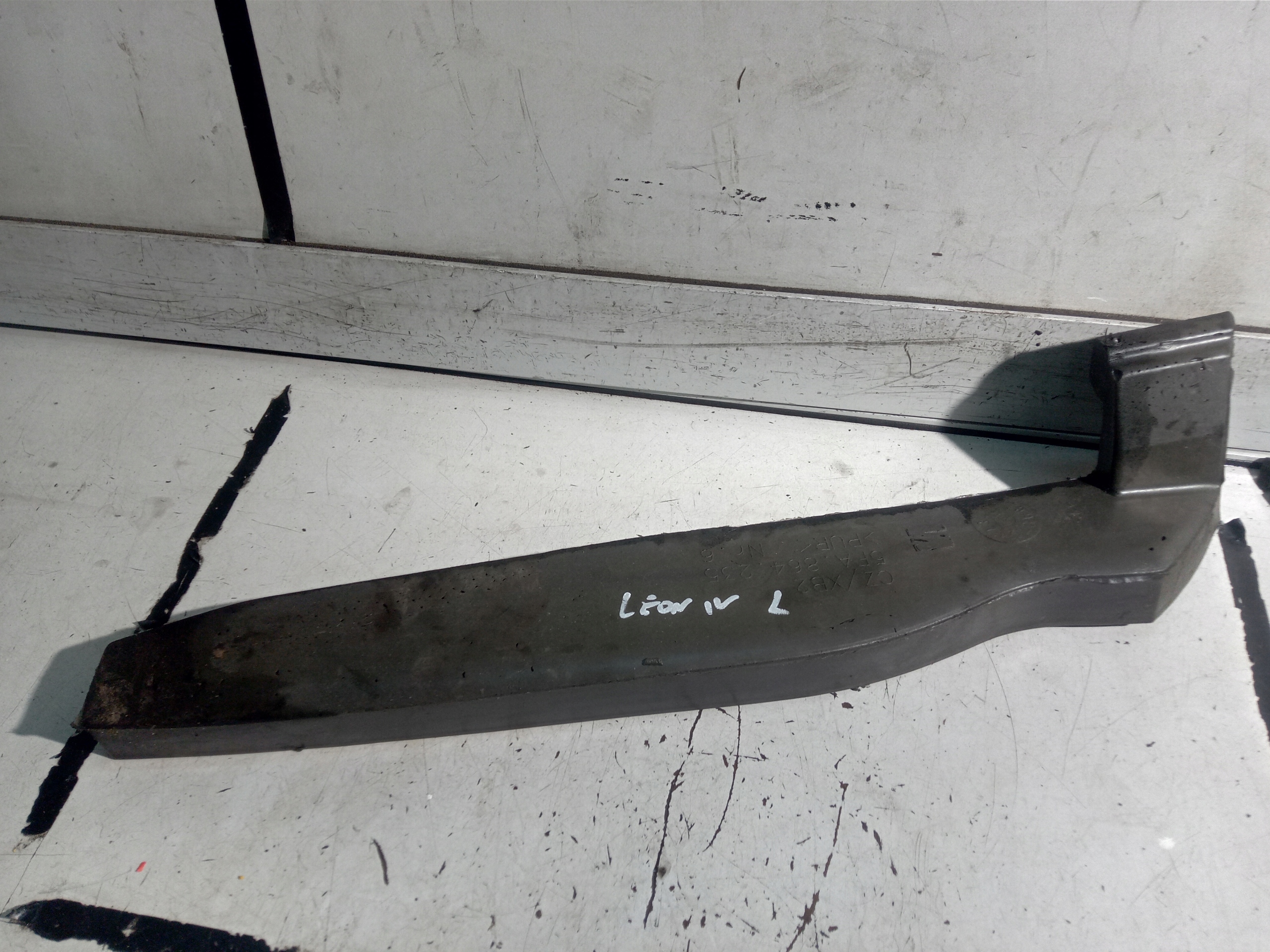 5FA864235 - SEAT LEON IV ЗВУКОІЗОЛЯЦІЯ БРИЗГОВИКИ ЛІВИЙ