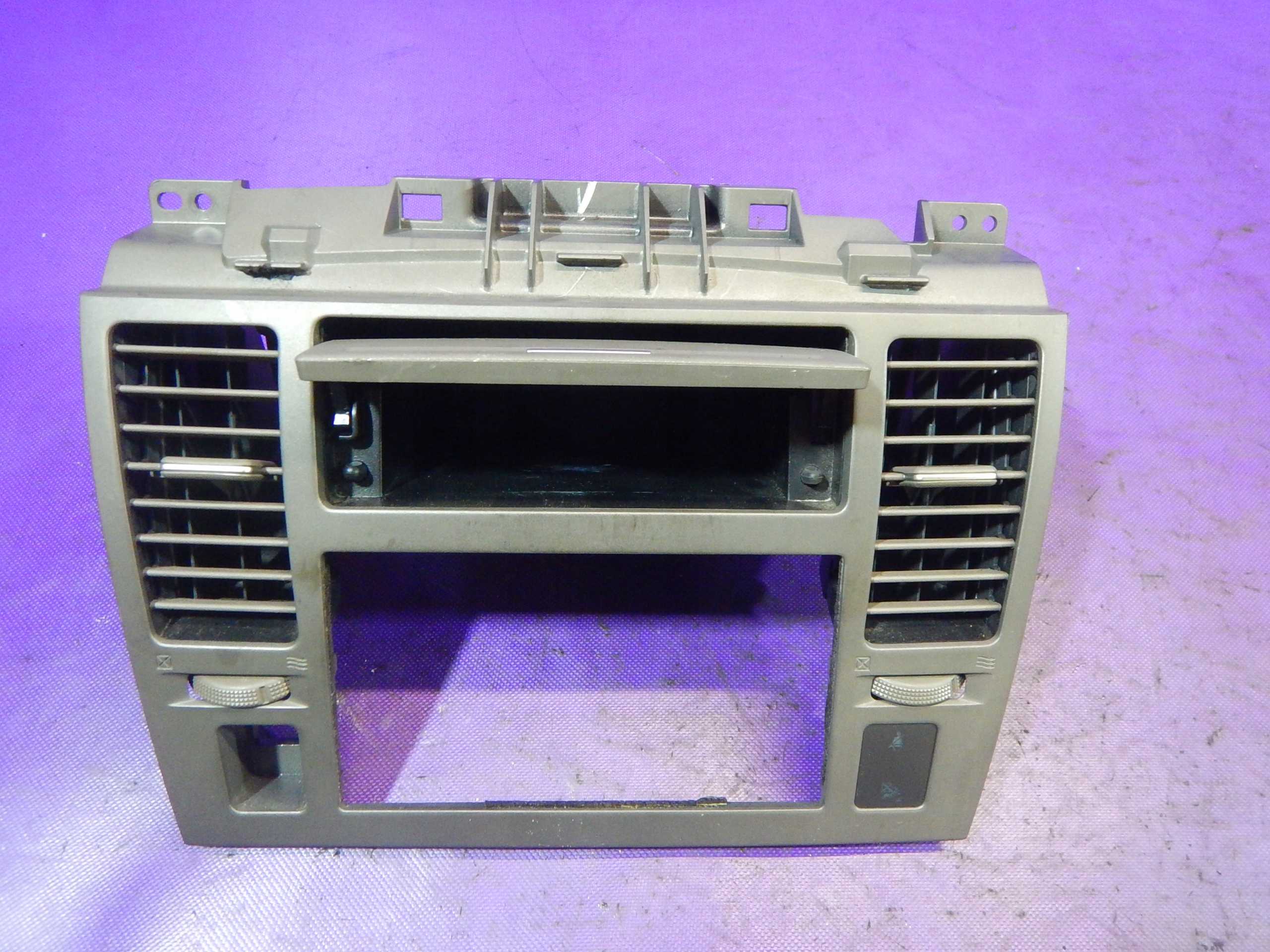 NISSAN TIIDA I 04- РАМКА ТОРПЕДИ KRATKI8260em31a