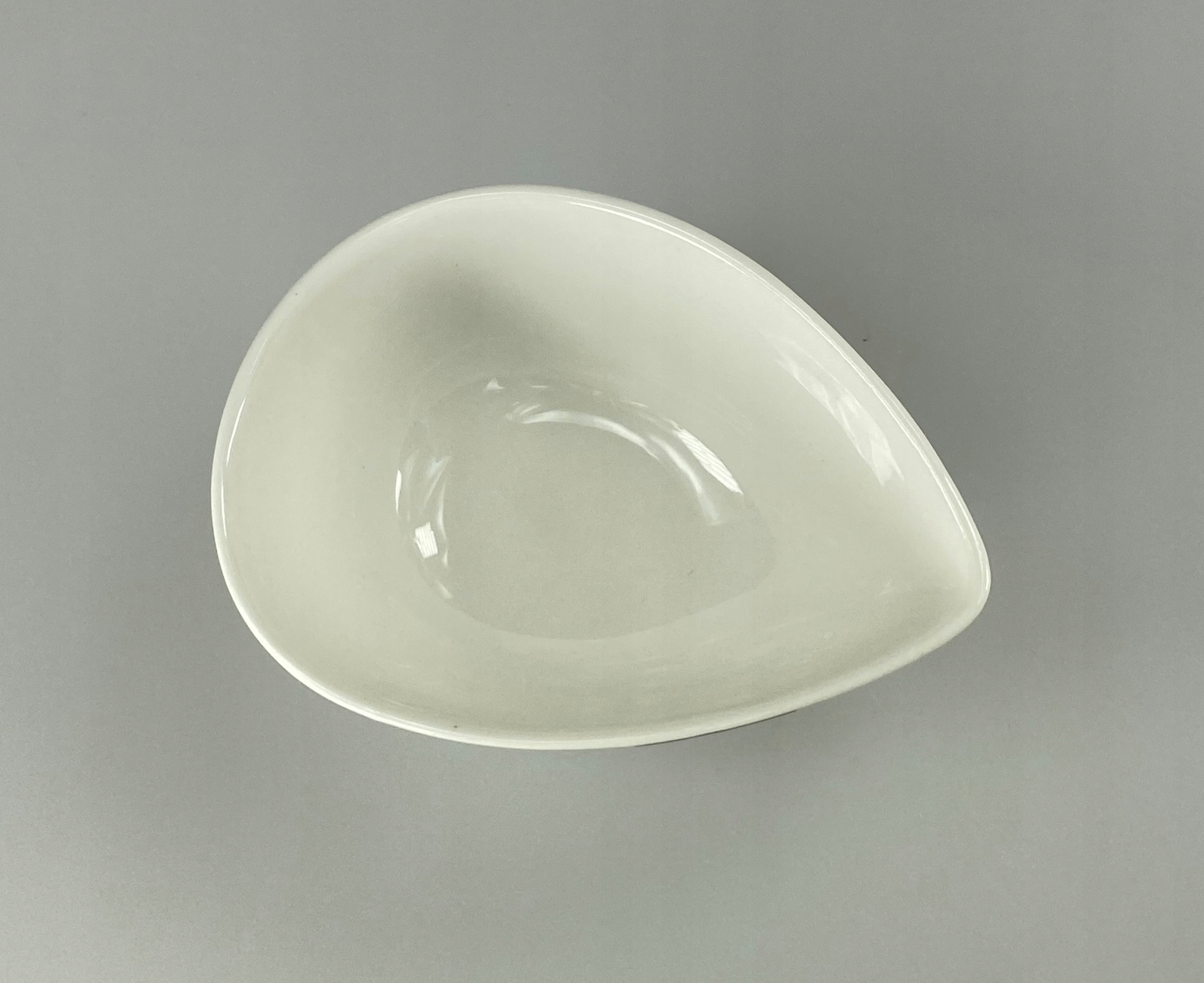 porcelanowa czarka dipówka miseczka sosjerka 60ml Marka inna