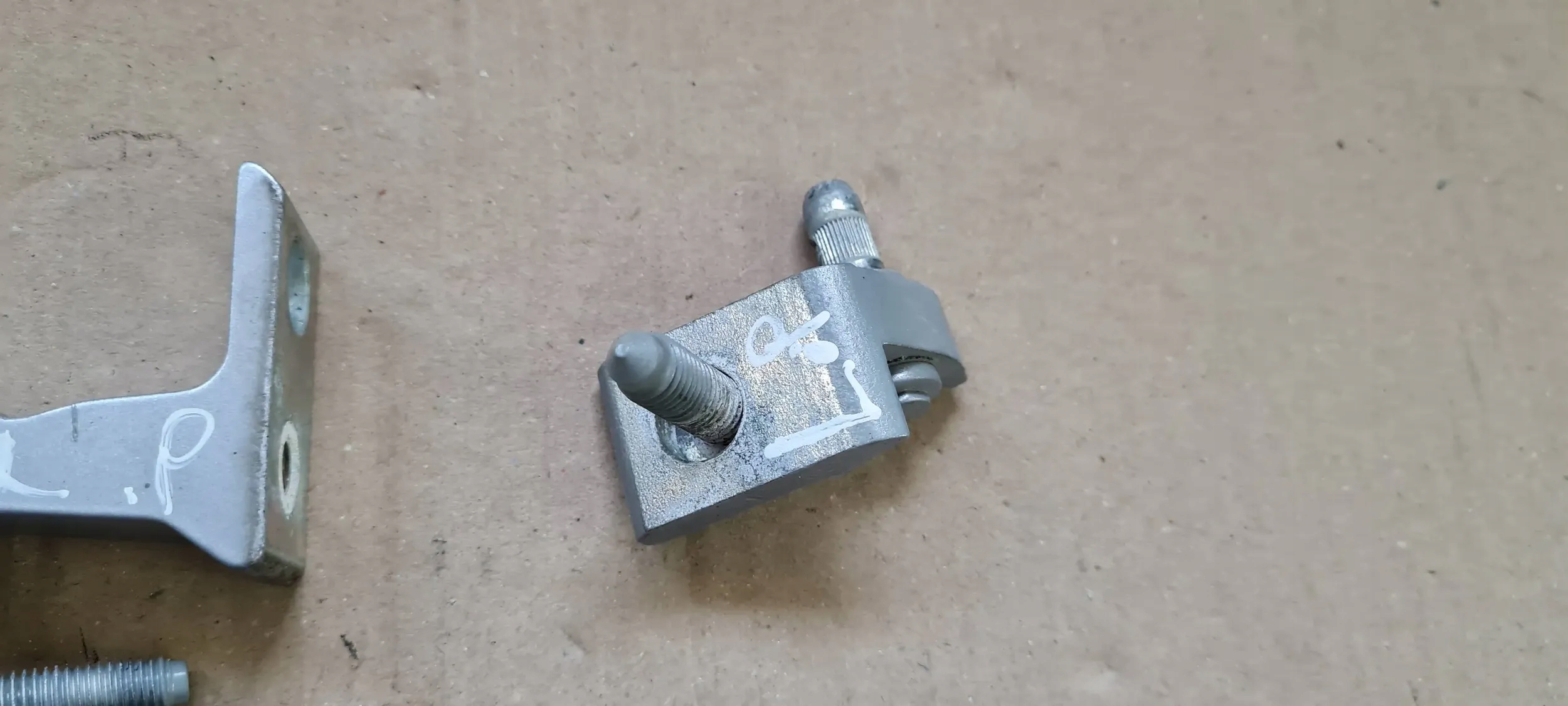 S3 8V sedan A3 hinge hinges door left left front LZ7G