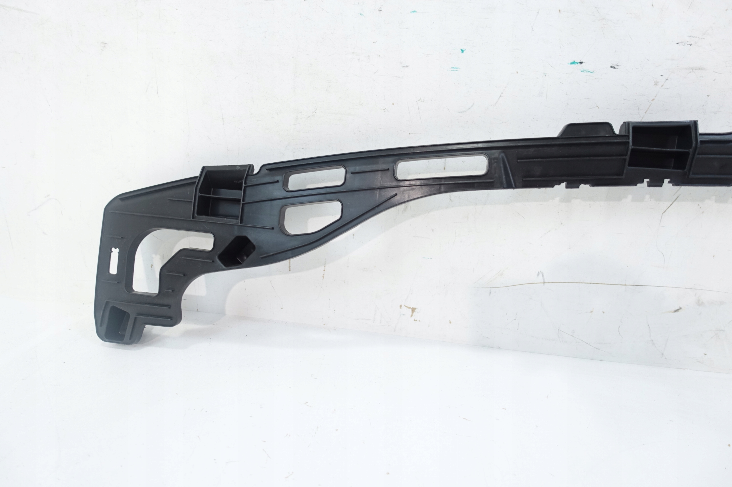 HYUNDAI KONA II EV 2023- Support Support plaque Pare choc Arrière DD847-28000