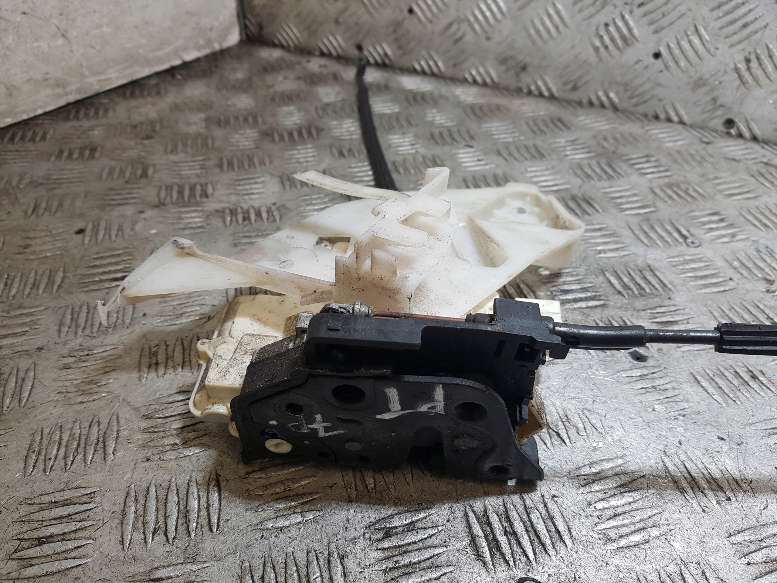 lock door right rear part rear VOLKSWAGEN PASSAT B6 7 PIN