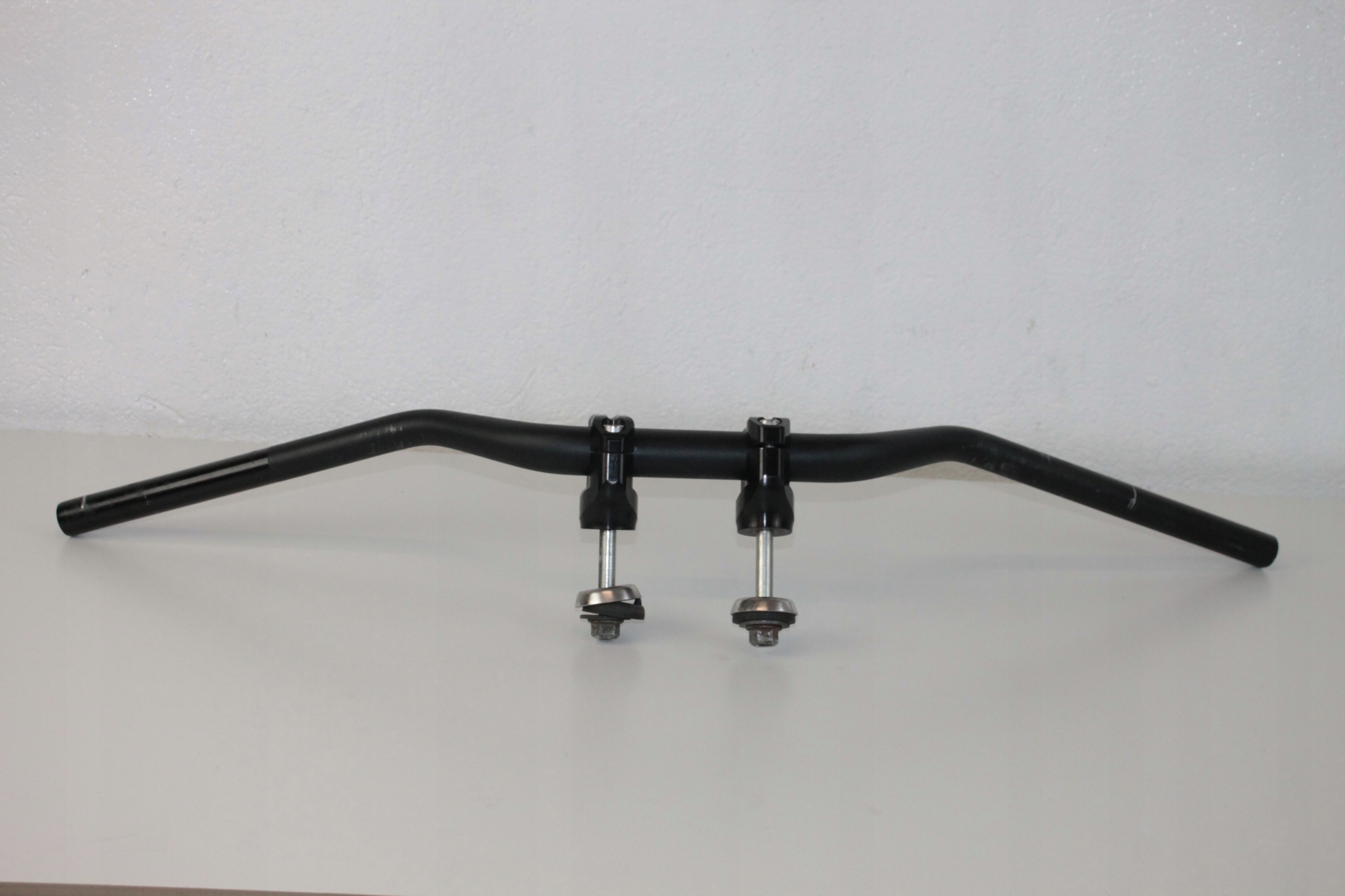 020 - TRIUMPH BONNEVILLE SE 900 КЕРМО + RISERY