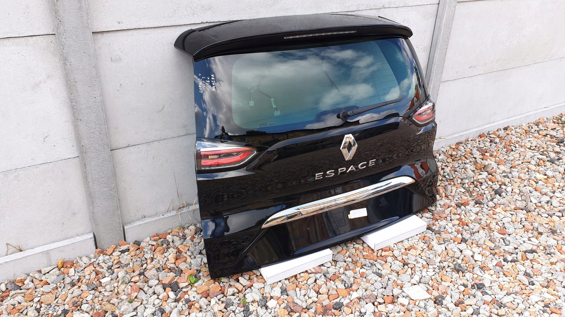 TYLNA KLAPA BAGAŻNIKA KAMERA RENAULT ESPACE V LIFT Producent części Renault OE