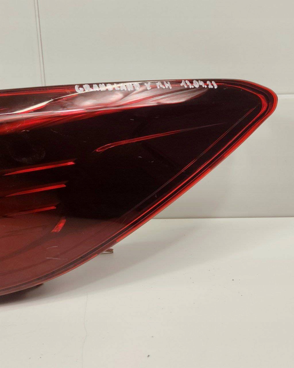 light rear right side Opel Grandland X 2019 YP00098280