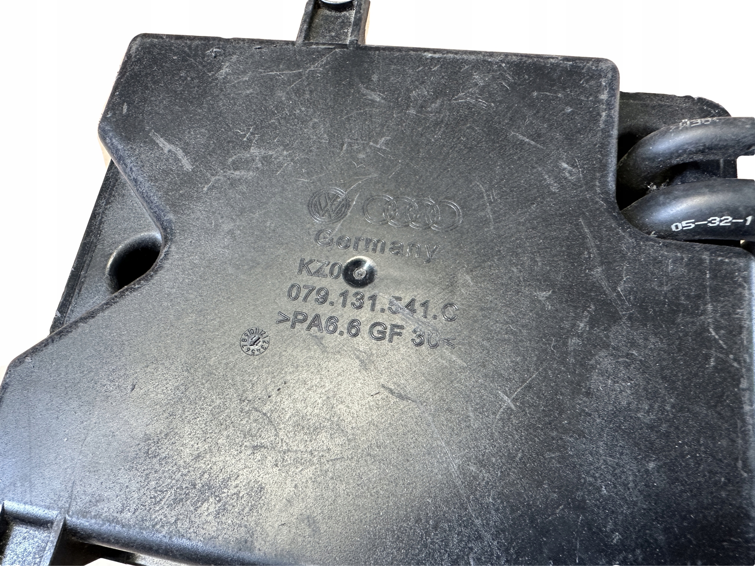 AUDI RS4 RS5 8K B8 tank vacual 079131541C