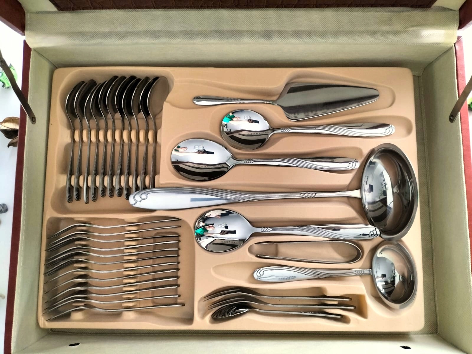 ZESTAW SZTUĆCÓW NA 12 OSÓB SZTUĆCE POŁYSK KOMPLET WALIZKA 72 EL Stan opakowania oryginalne