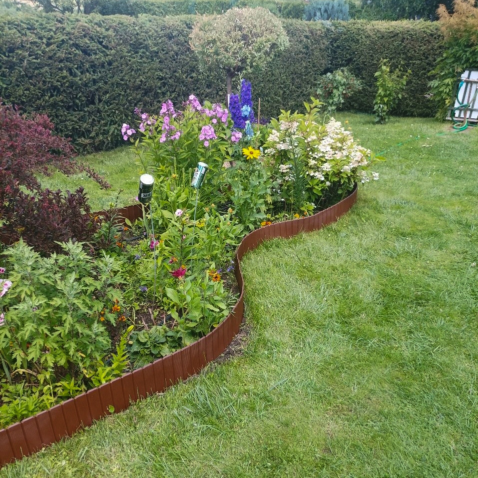 EKOBORD Palisada Plastikowa brązowa ogrodowa - obrzeże płotek 1metr 24cm Liczba kotew 5 szt.