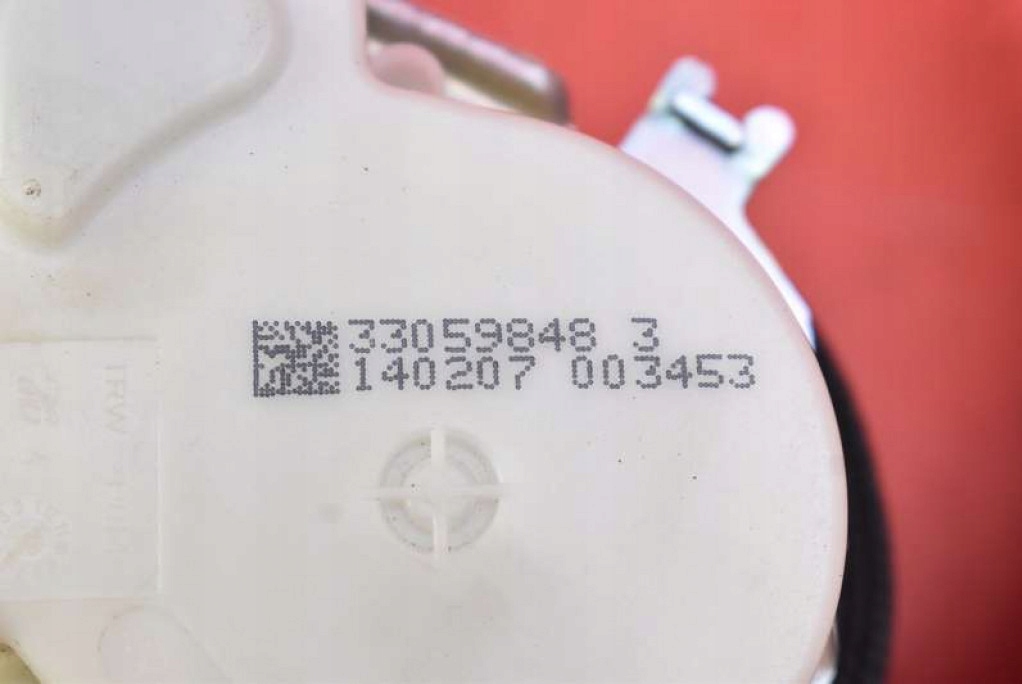 tension belt safety left front 33059848 BMW E90 E91 04-10