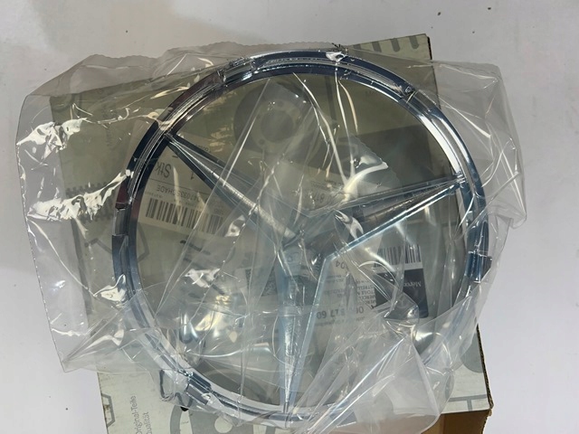 MERCEDES W213 W217 W238 EMBLEMAT ZNACZEK A0008176007 NOWY OE Numer katalogowy części A000817600