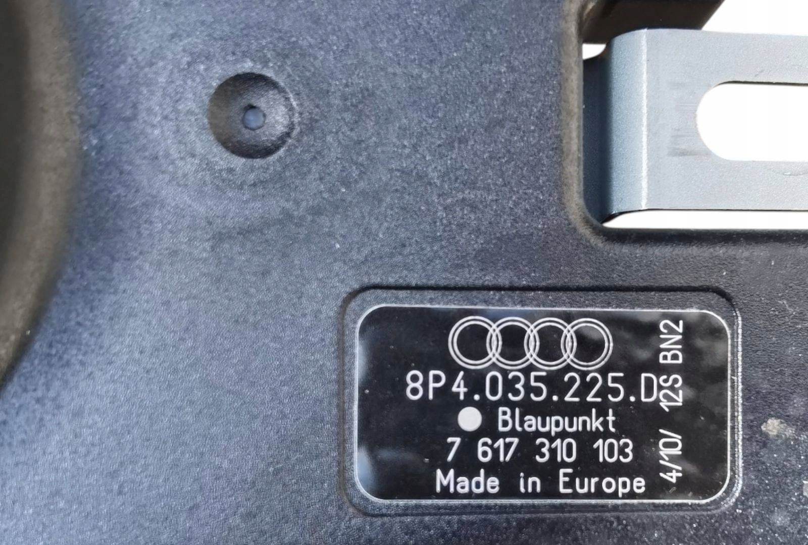 amplifier anteny Audi A3 8P 2nd facelift 2010 8P4035225D
