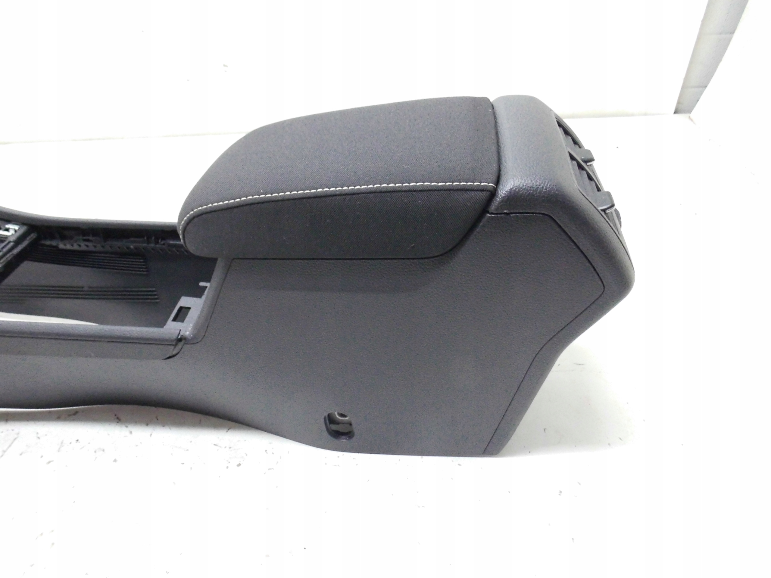 подлокотник тунель решетки потока воздуха vw GOLF VII 2013-2020r. европа оригинал