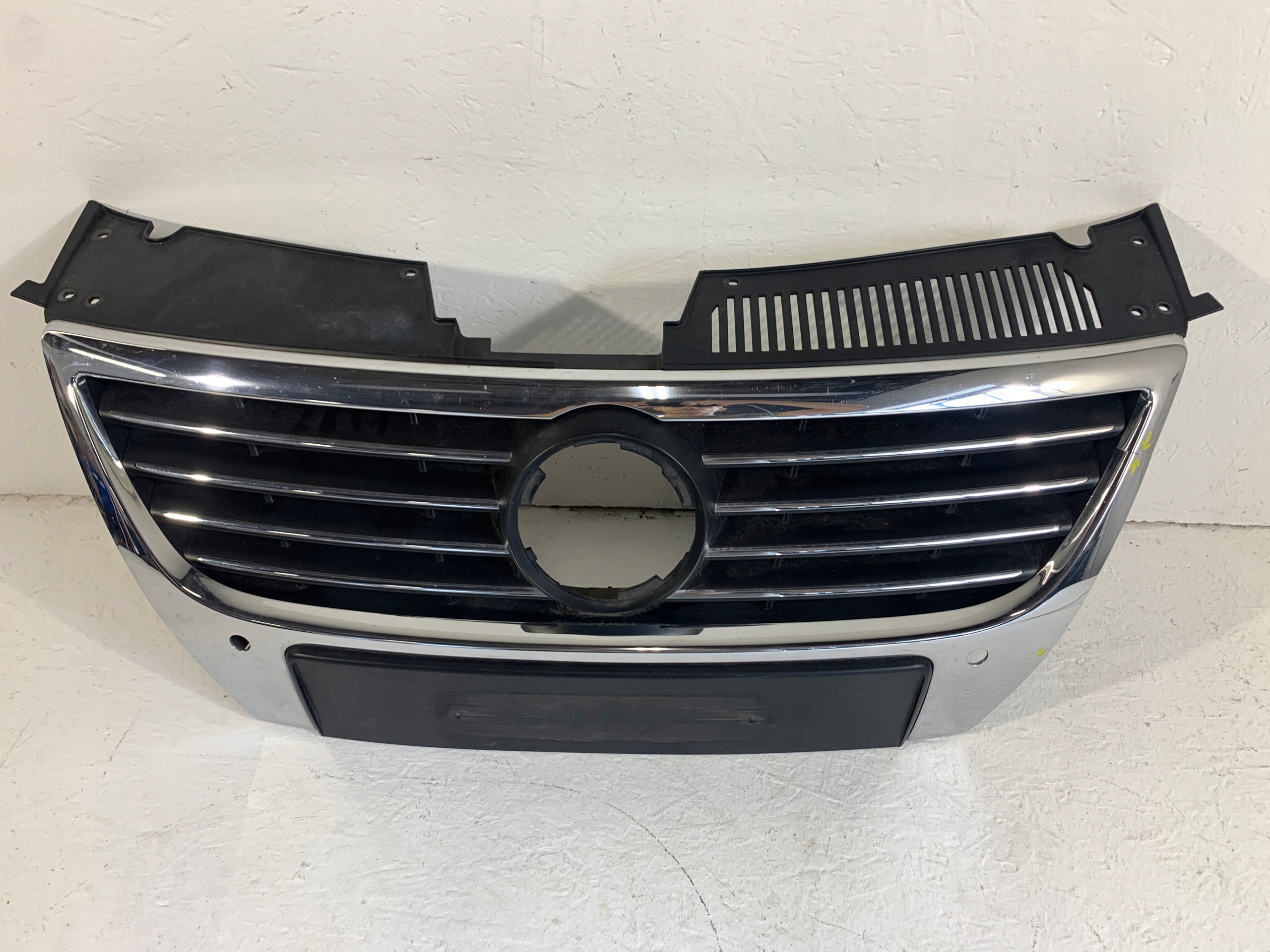 решетка радиатора vw volkswagen PASSAT B6 2005-2010