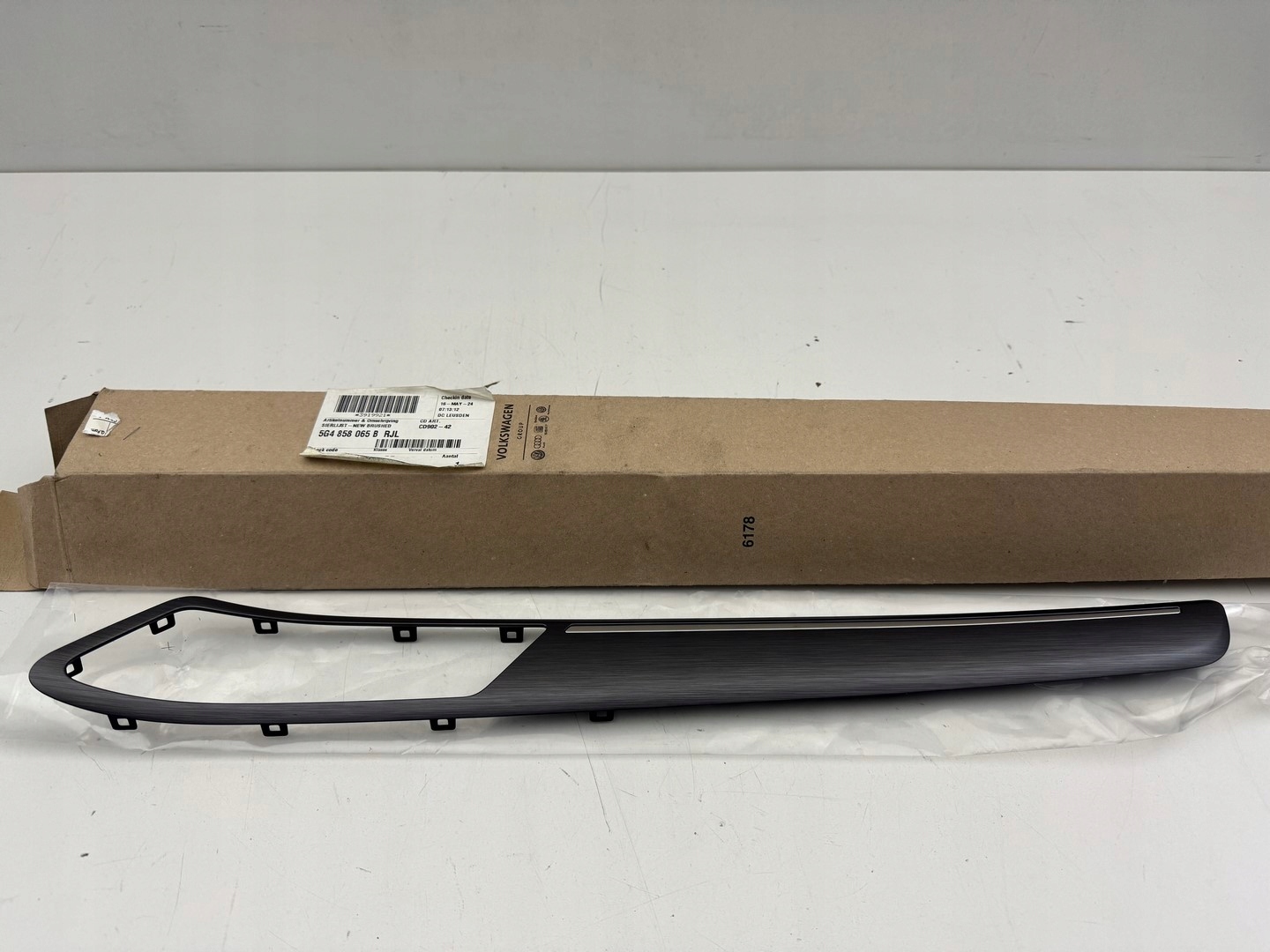 VW GOLF VII R LEWY DEKOR DRZWI PRZÓD LISTWA OZDOBNA 5G4858065B