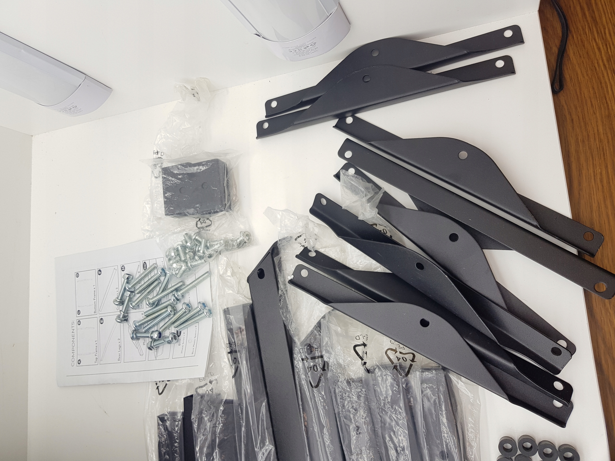 STOJAK NA ROŚLINY Z 4 SKRZYNKAMI NA KWIATY KHOME GEAR !NIEKOMPLETNY! Typ wolnostojący