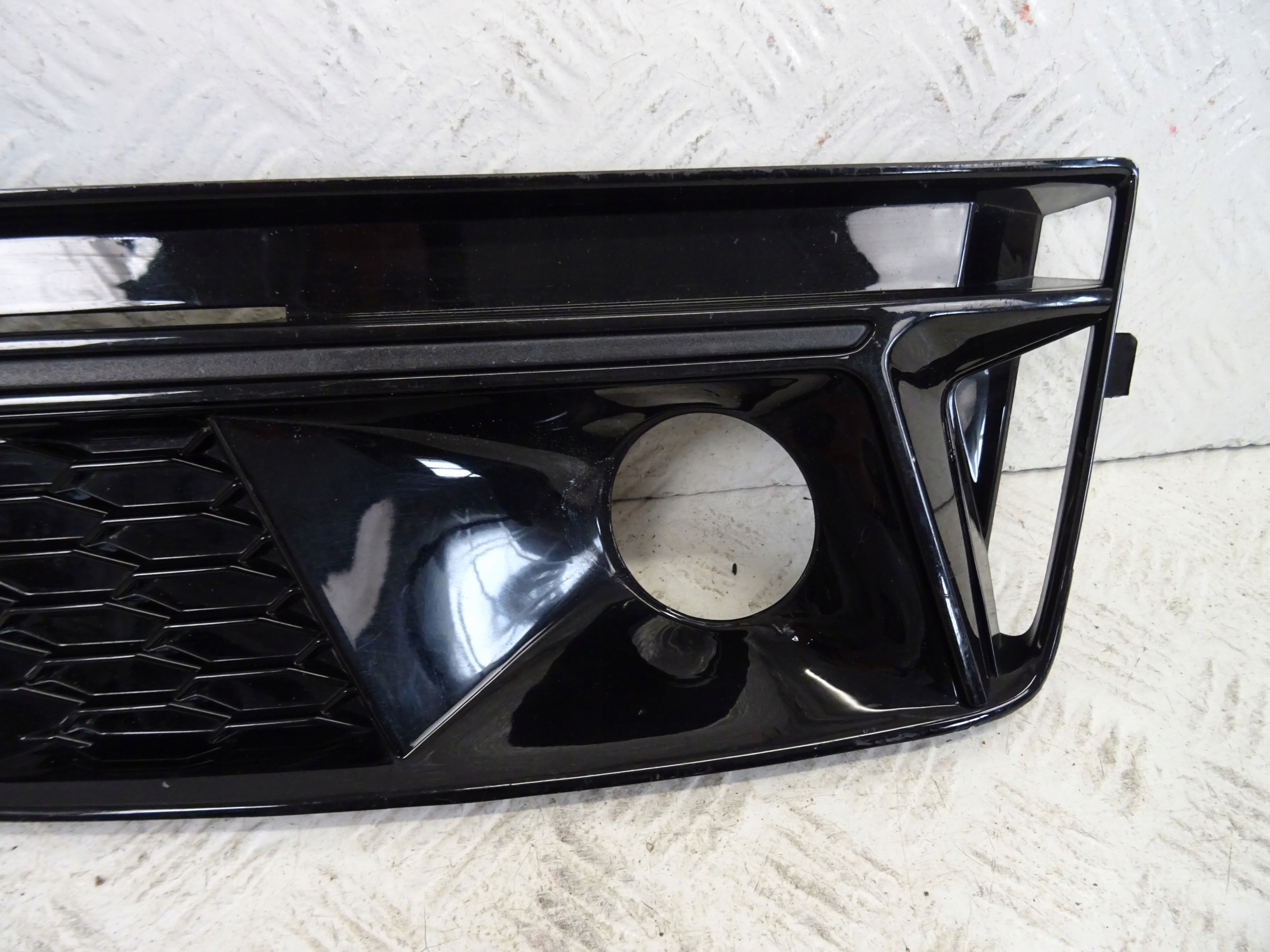 grid of a bumper right front AUDI A4 B9 S-LINE