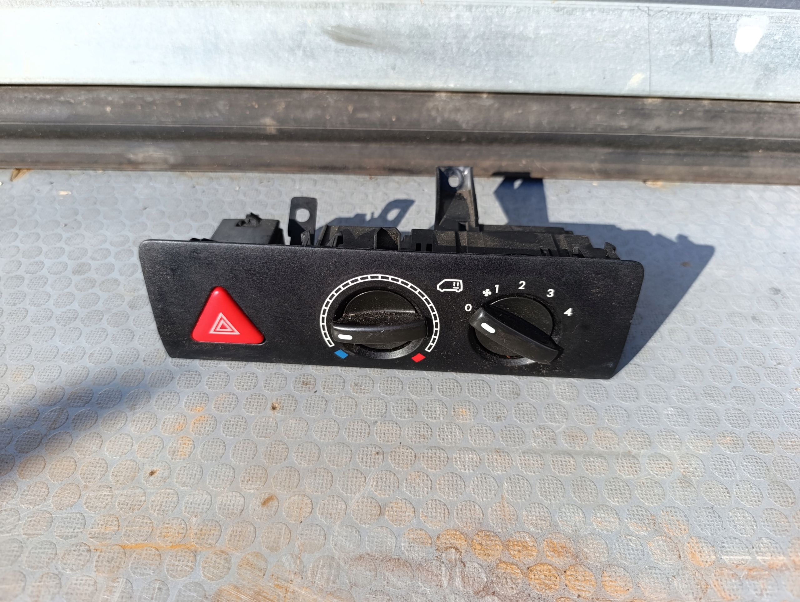 VW T5 LIFT control panel air conditioning devices for rear part 7E0919589B9