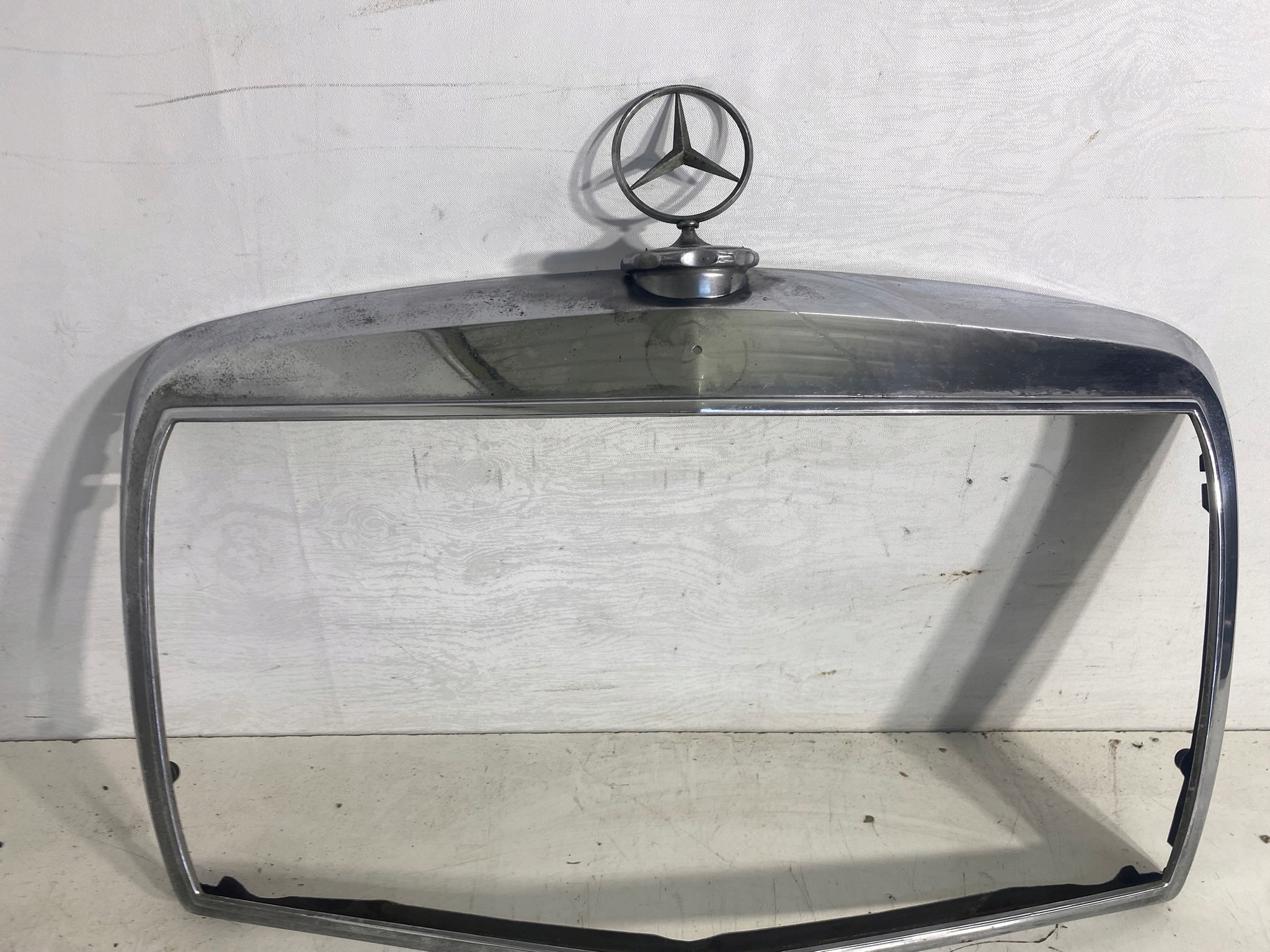 рамка решетка радиатора MERCEDES W123 европа