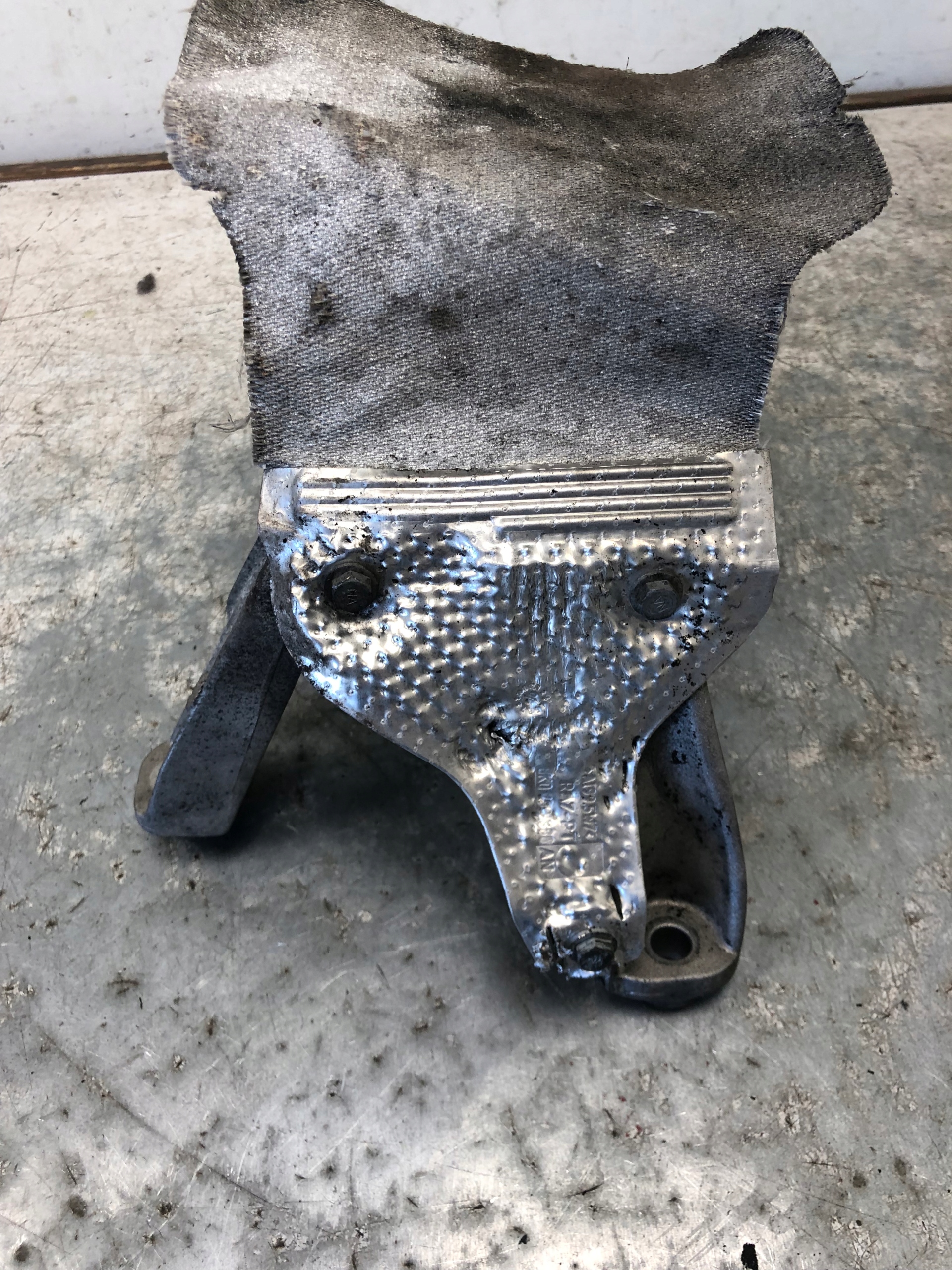 holder engine mount AUDI A4 B8 8K0199308AP