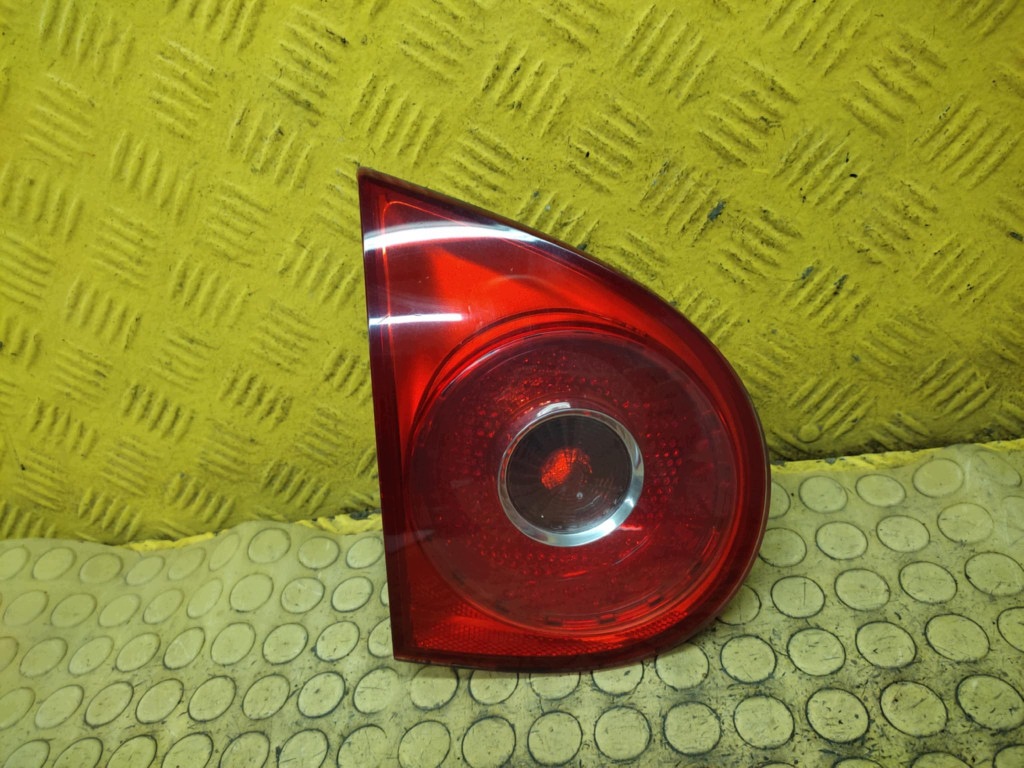 VW GOLF V light left rear part to the bonnet 89031766