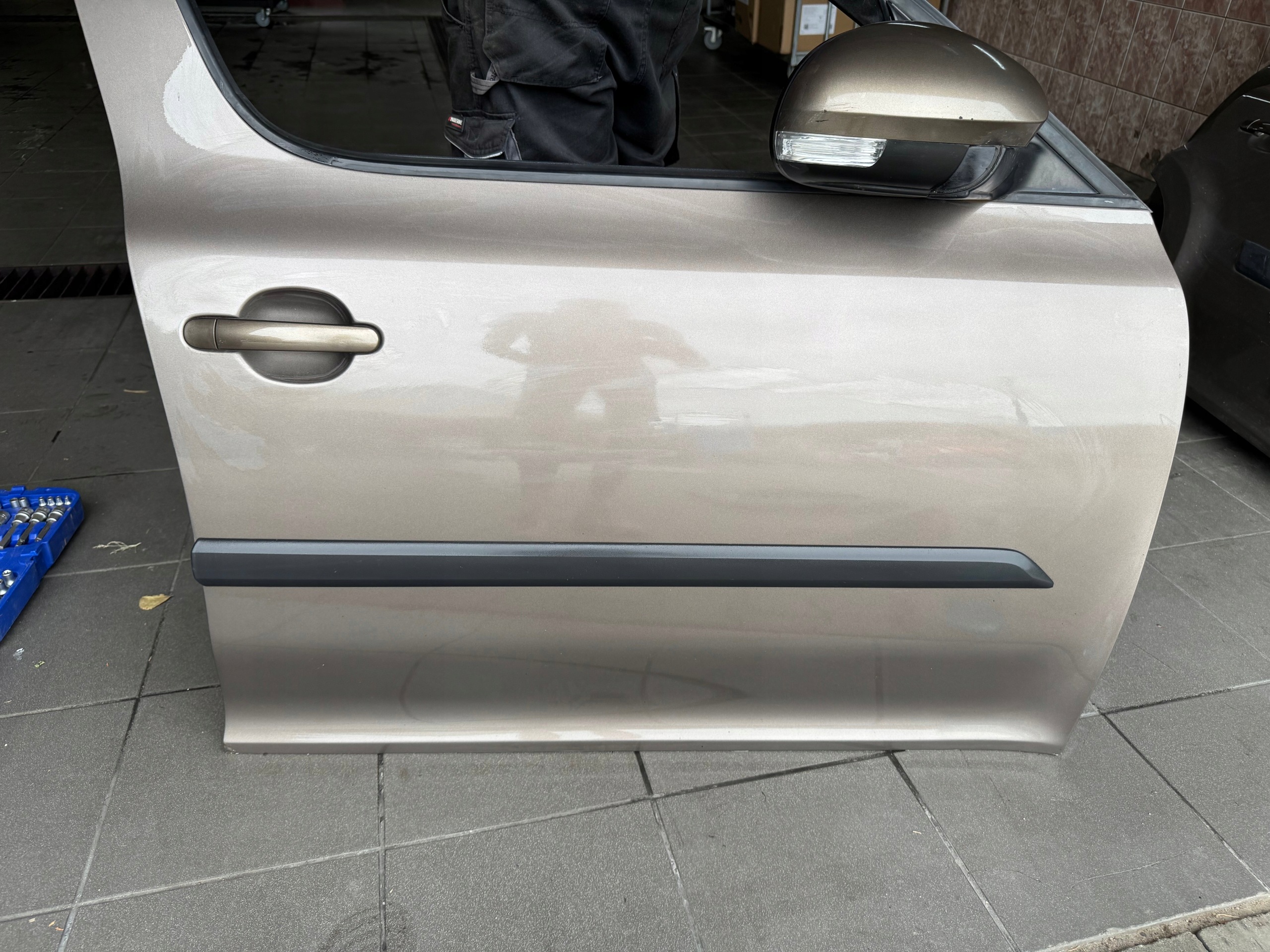 door right front front LF8N SKODA YETI LIFT 13-18 complete + mirror
