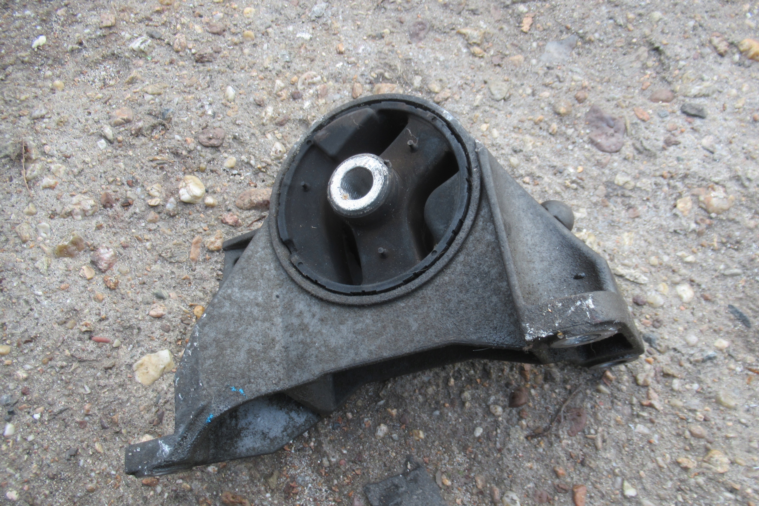 OPEL VECTRA C 2.2 gearbox mount