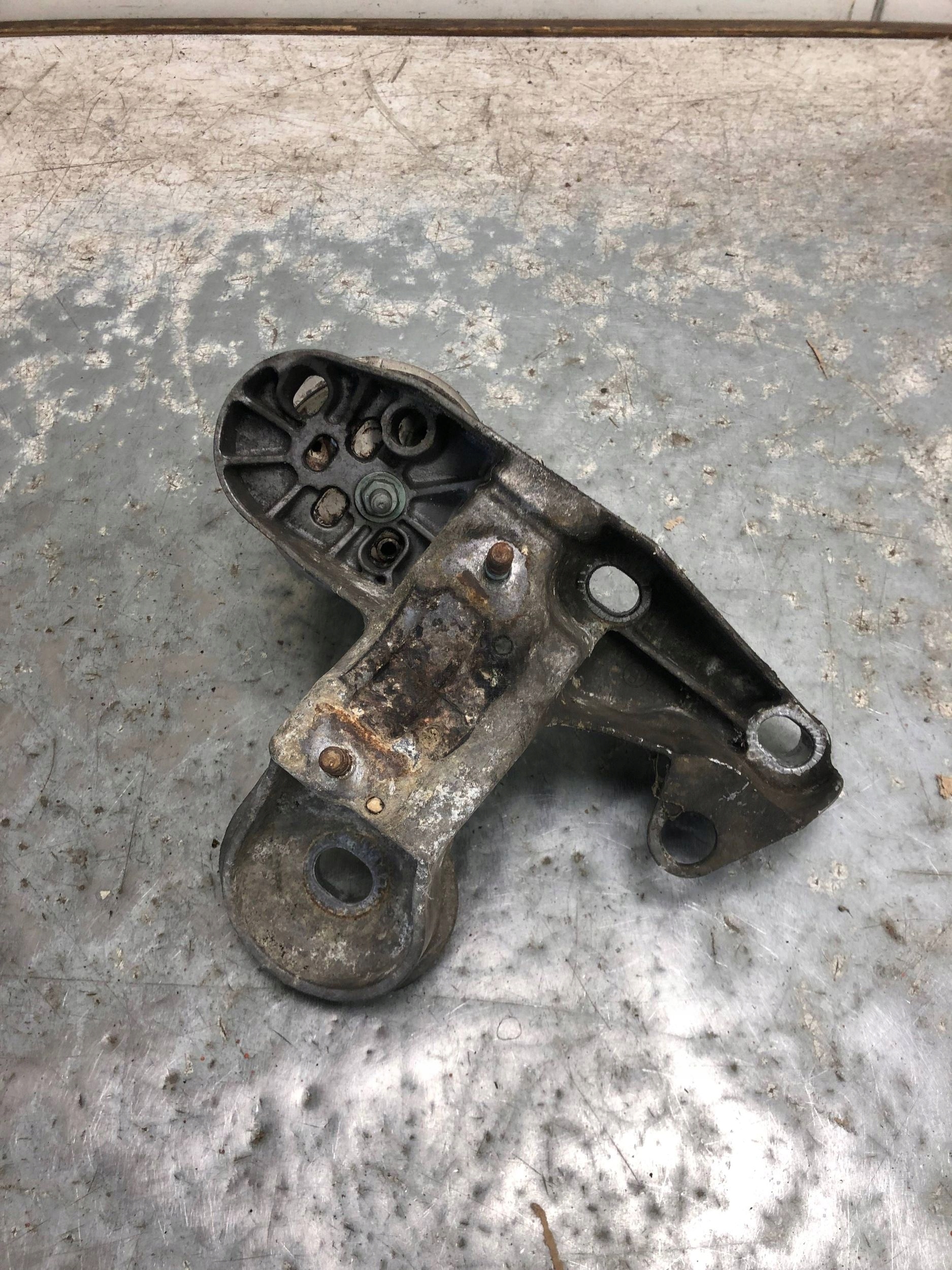 holder engine mount AUDI A4 B6 8D0199379K 8E0199351