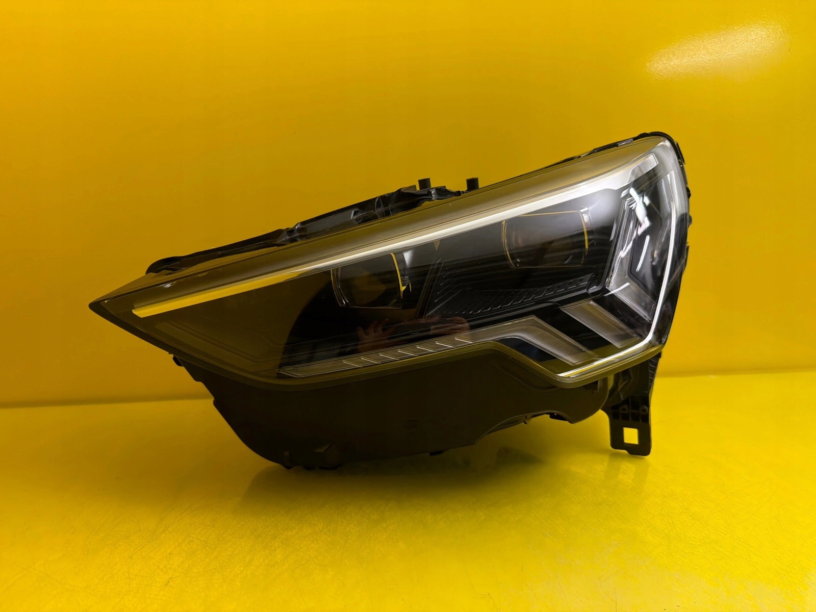 light left front Audi Q3 2 II 83A Full Led 83A941033