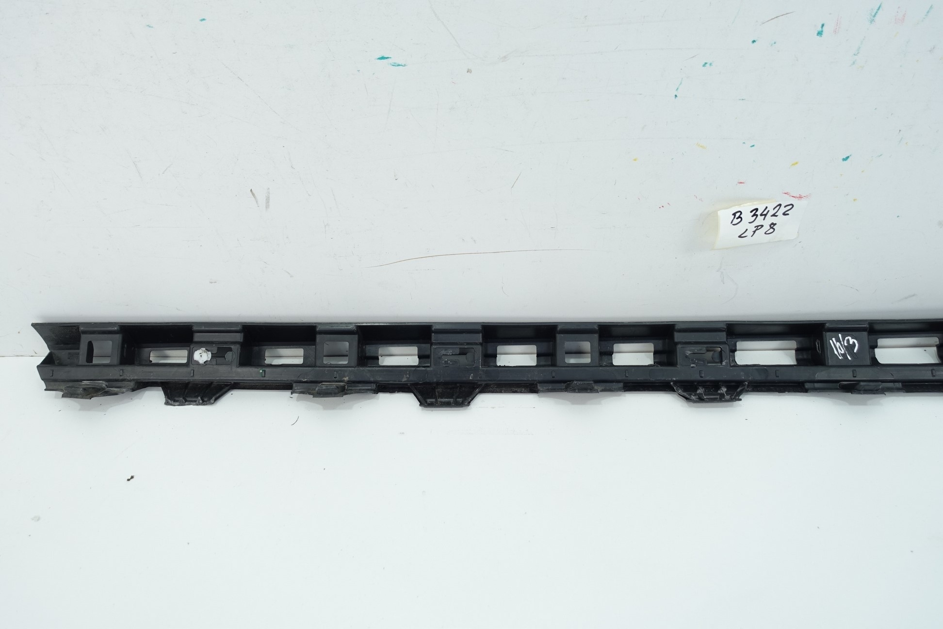 support holder LISTY PROGOWEJ right PASSAT B8 3G0853946