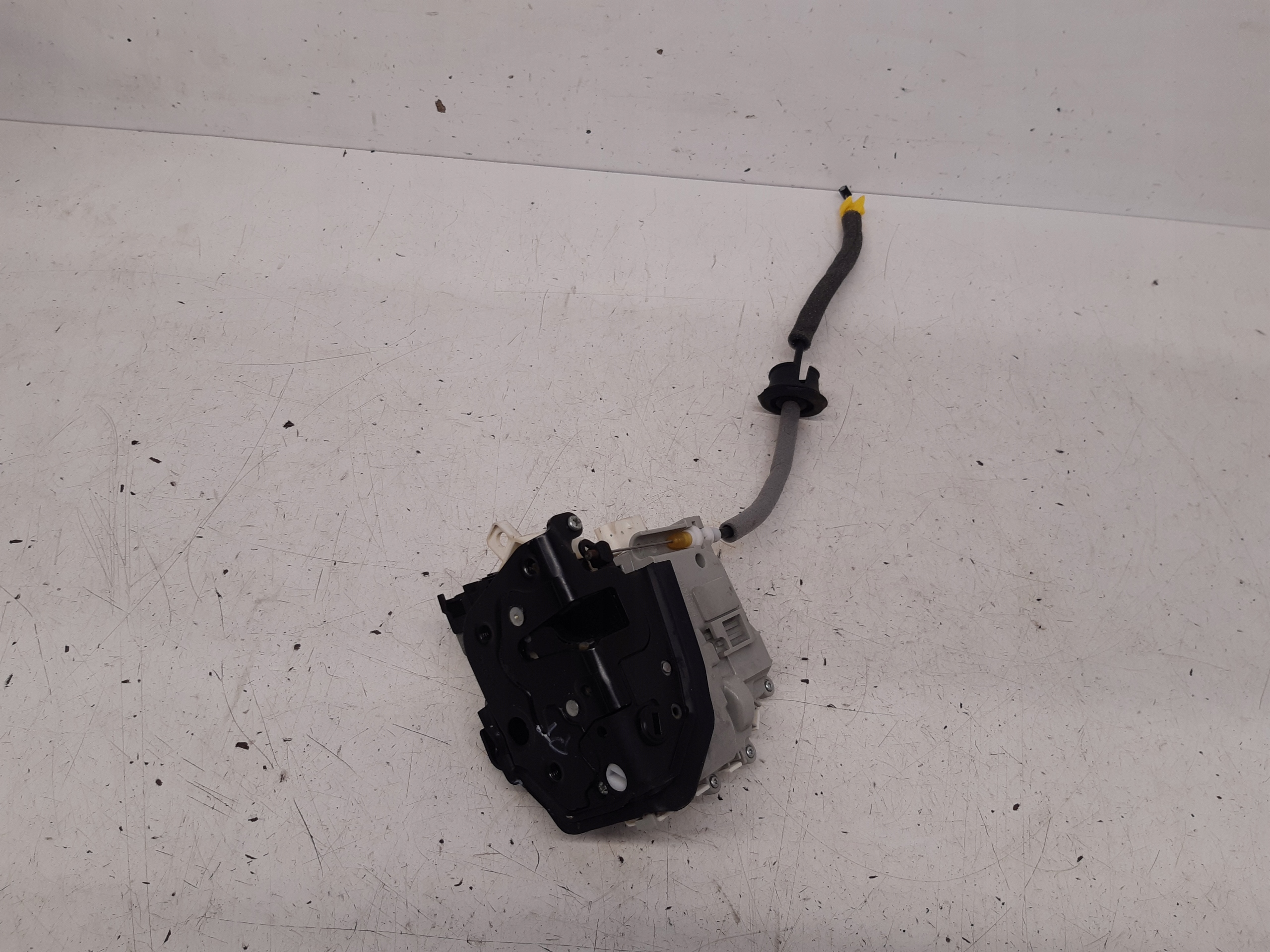 lock right rear part 6X0839016E Audi A4 B9