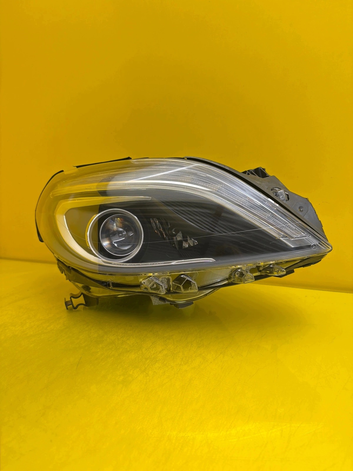 light right front Mercedes B-class W246 Bi-Xenon A2468204861