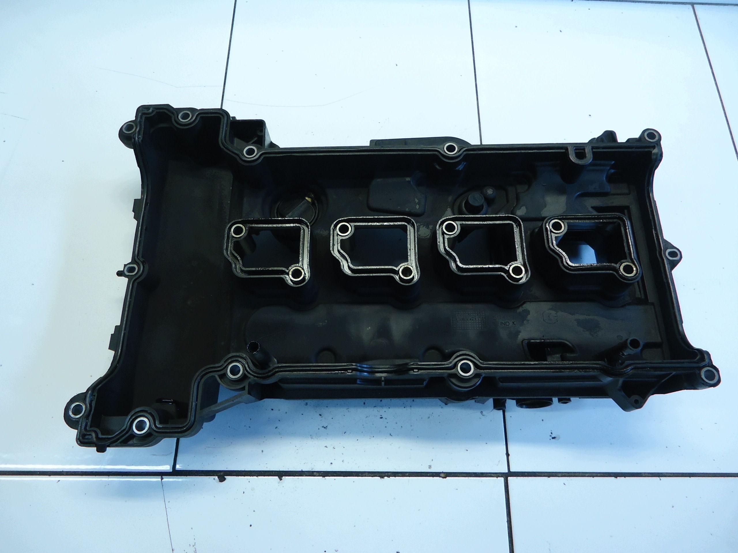 MERCEDES C W204 1.8CGI Abdeckung der Ventile A2710101730