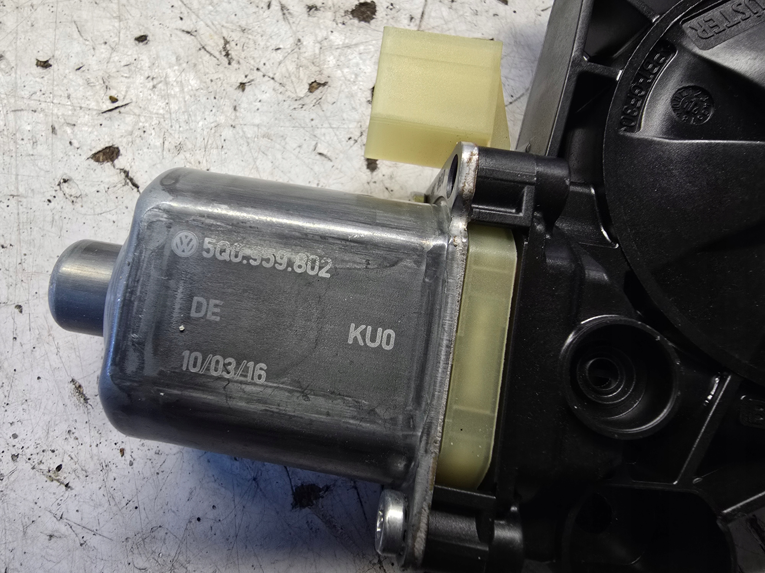 AUDI A3 8V mini motor PODNOSNIKA windows 5Q0959802 EUROPA