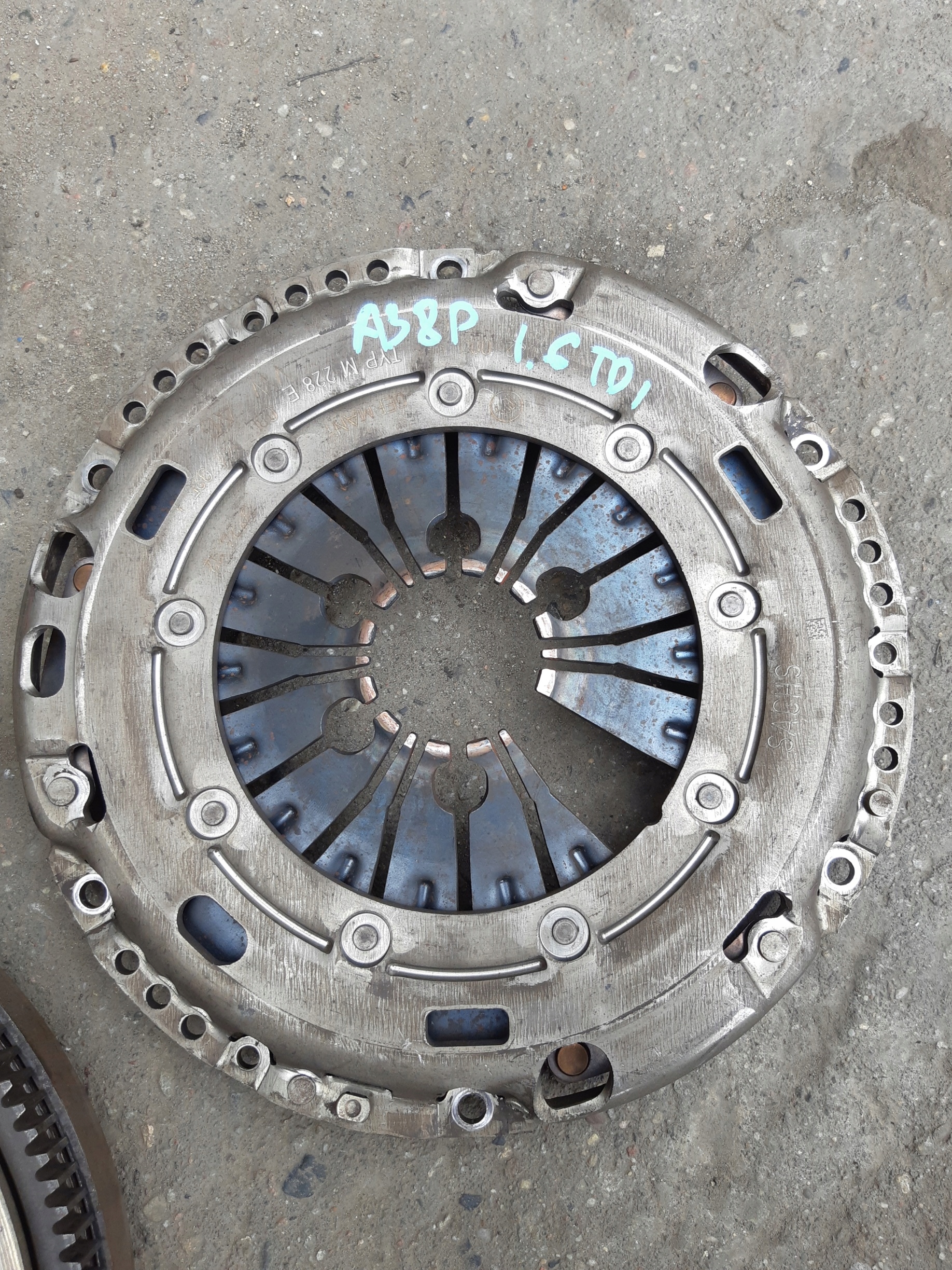 AUDI A3 8P 1.6 TDI CAY clutch wheel flywheel pressure plate disc