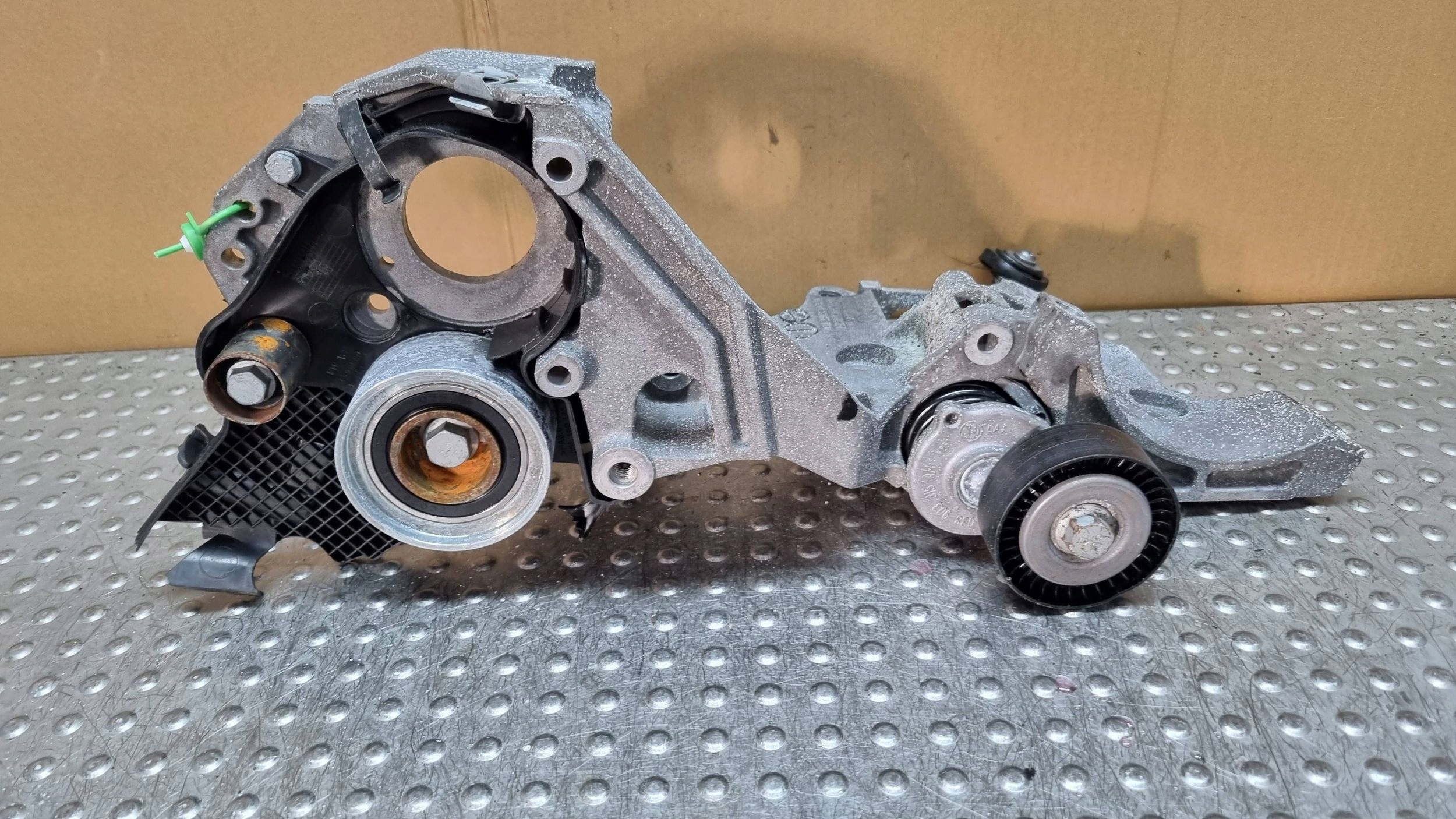 supporto staffa alternatore 03L903143D AUDI A3 8P GOLF VI LEON II SUPERB II