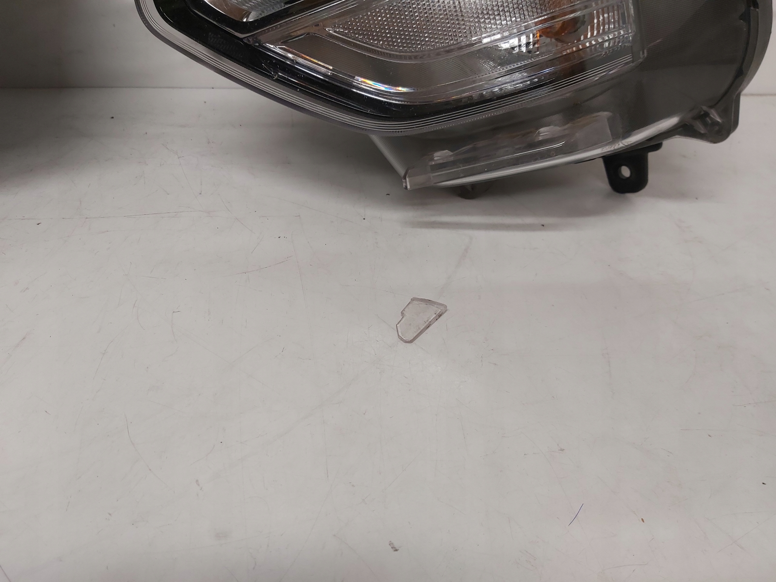 LAMPA PRZÓD LEWA PRAWA HYUNDAI SANTA FE Strona zabudowy lewe + prawe