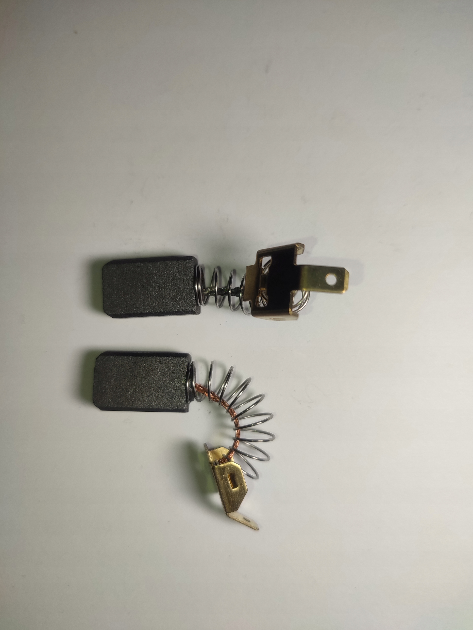 

Szczotki Węglowe 7,3X12,6X20 Bosch Pilarka Gks