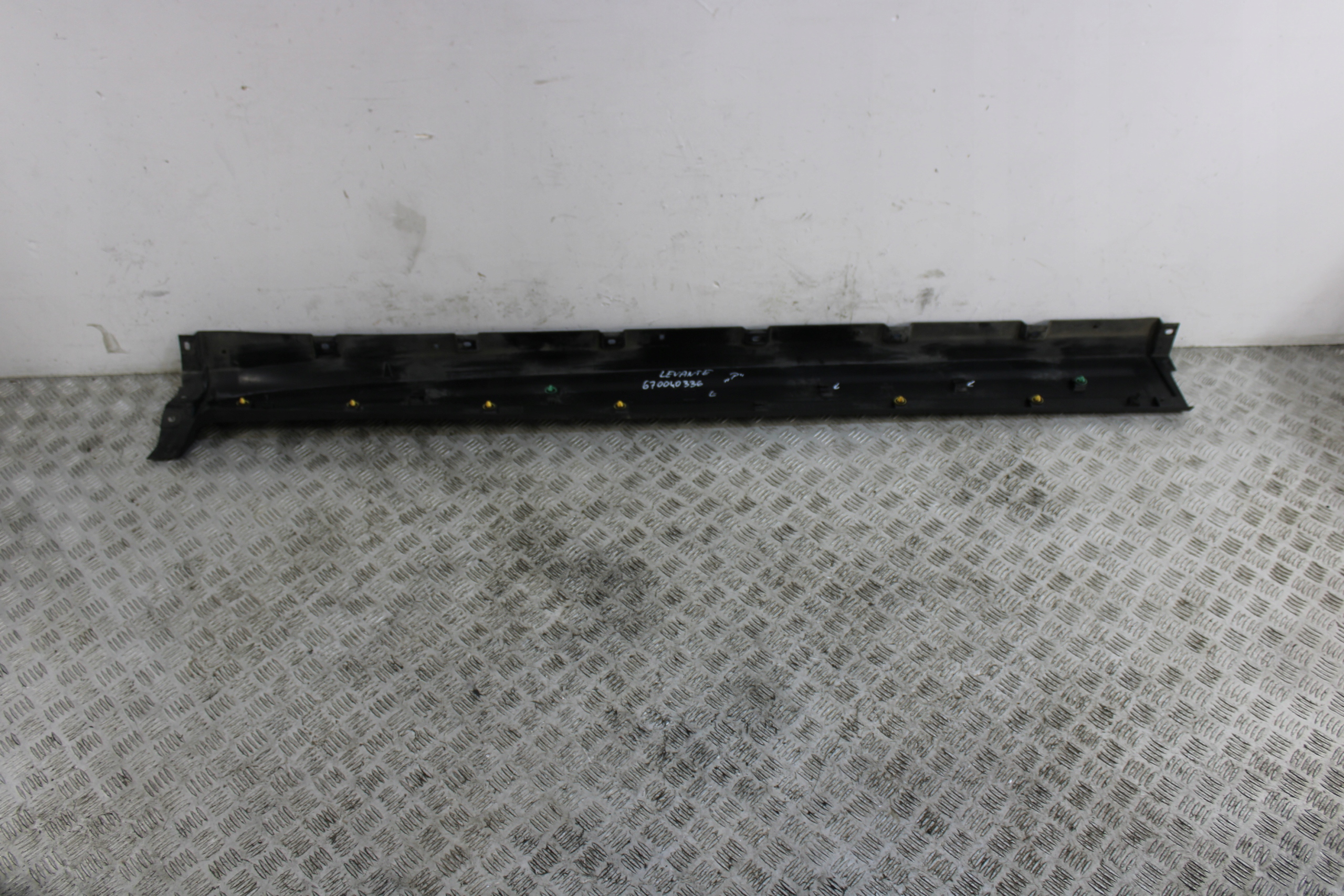 cap threshold threshold right MASERATI LEVANTE M161 670040336