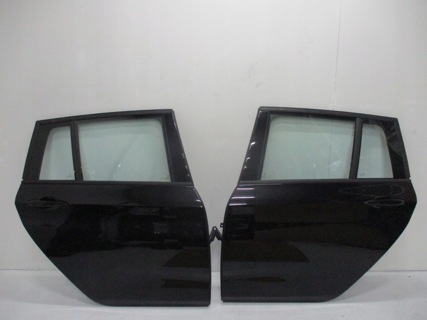door left rear. BMW 2 F46 16R