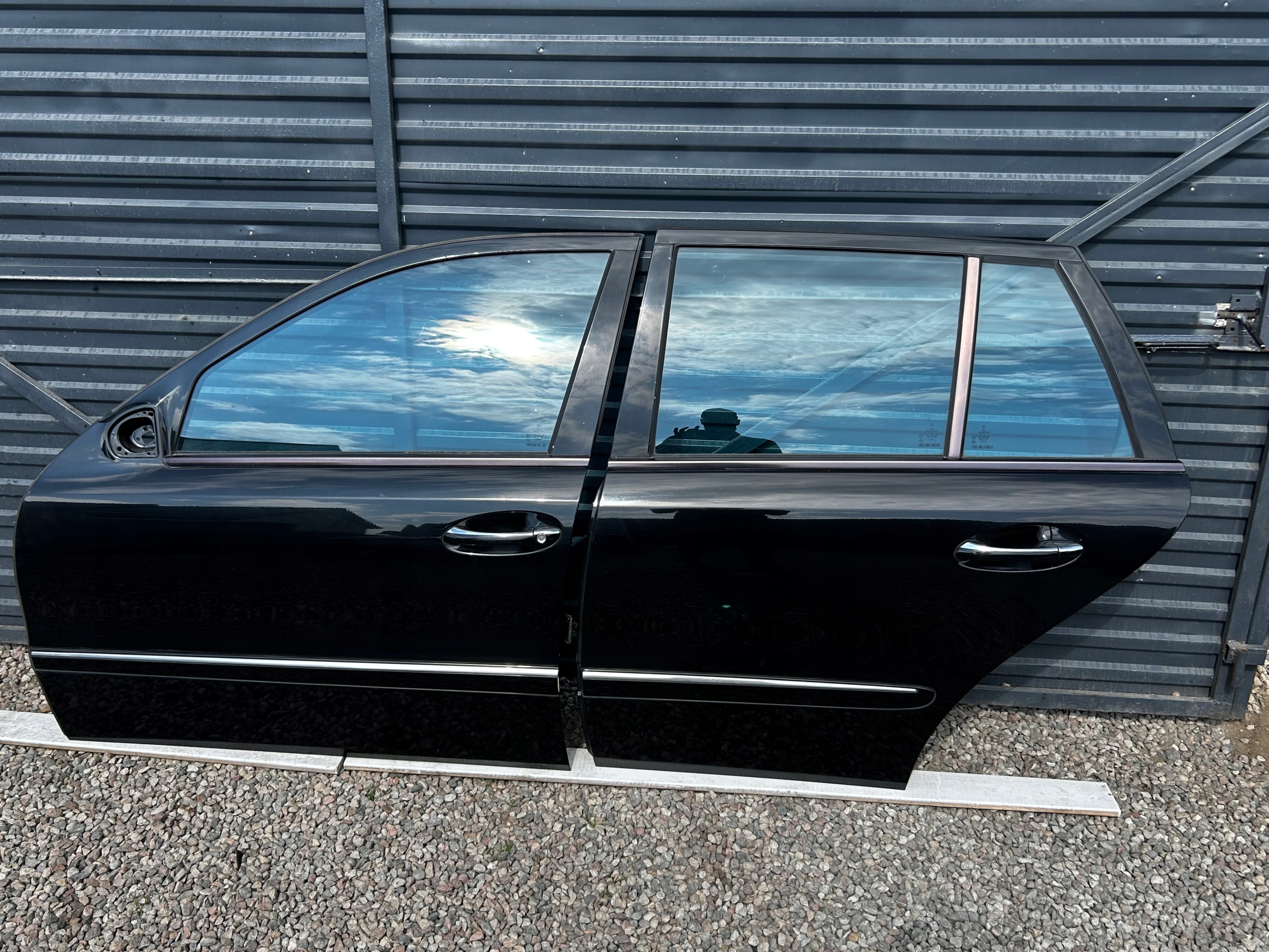 MERCEDES W211 DRZWI LEWY LEWE TYŁ TYLNE 197 C197
