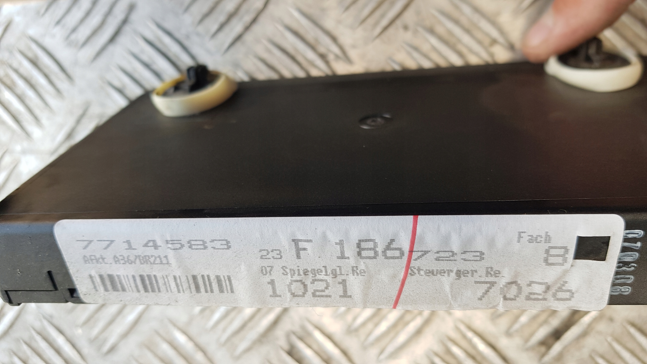 MERCEDES W211 MODUŁ DRZWI PRAWY PRZÓD 2118707026 Jakość części (zgodnie z GVO) O - oryginał z logo producenta pojazdu (OE)