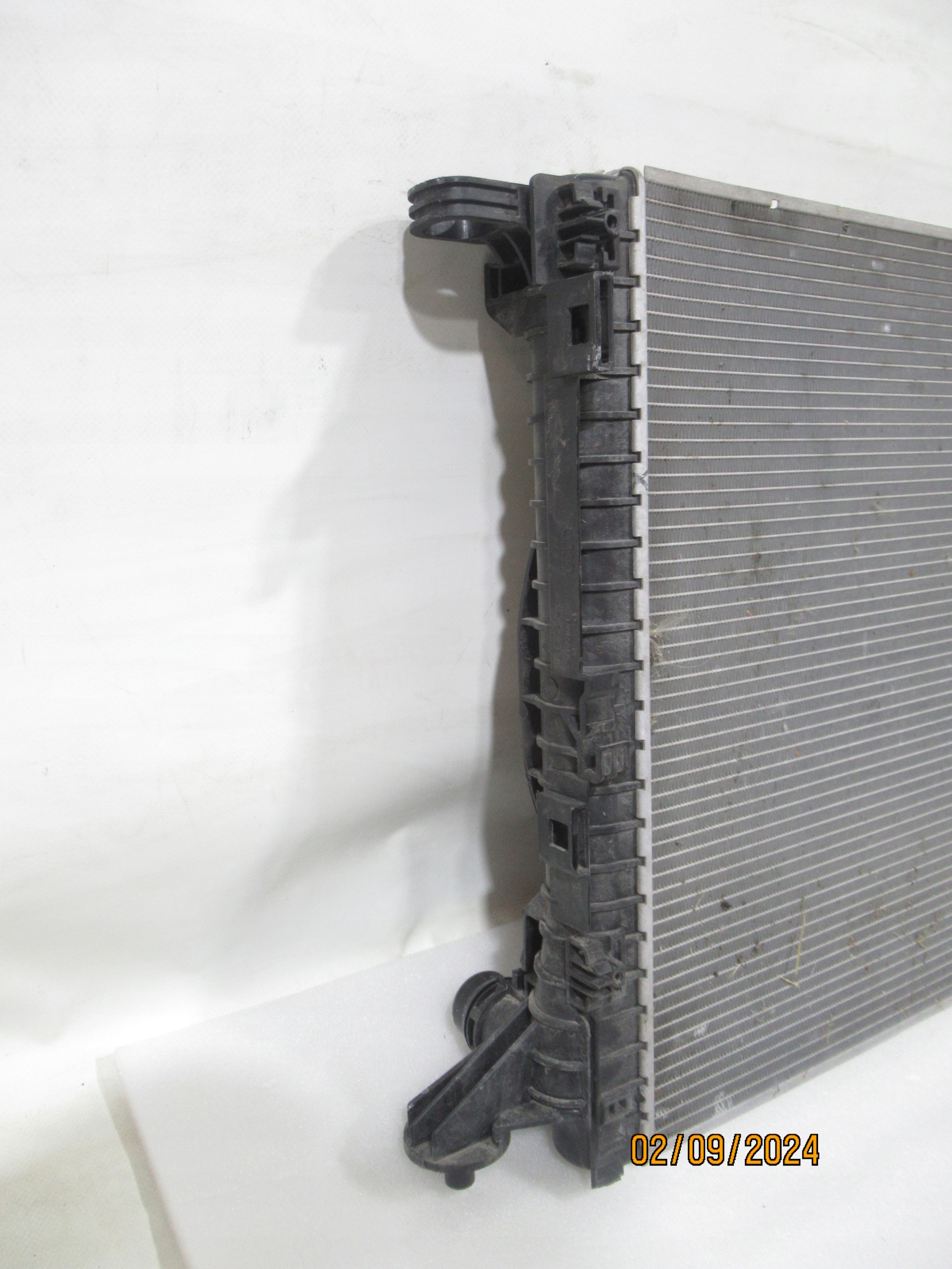 CHŁODNICA WODY AUDI A4 B9 8W0121251AB Typ samochodu 4x4/SUV Samochody osobowe