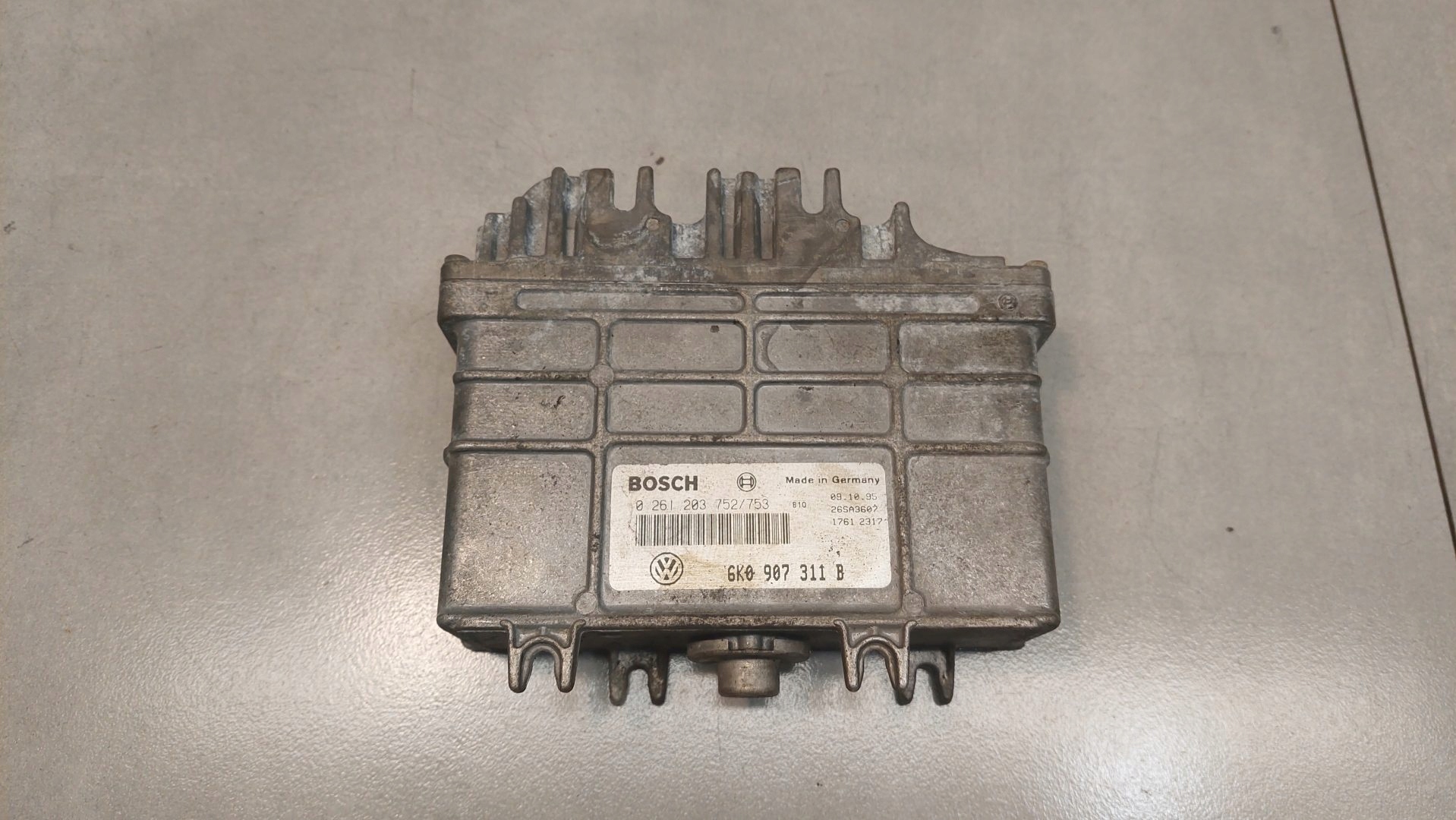 control unit of the engine VW POLO CLASSIC 1.4 0261203752