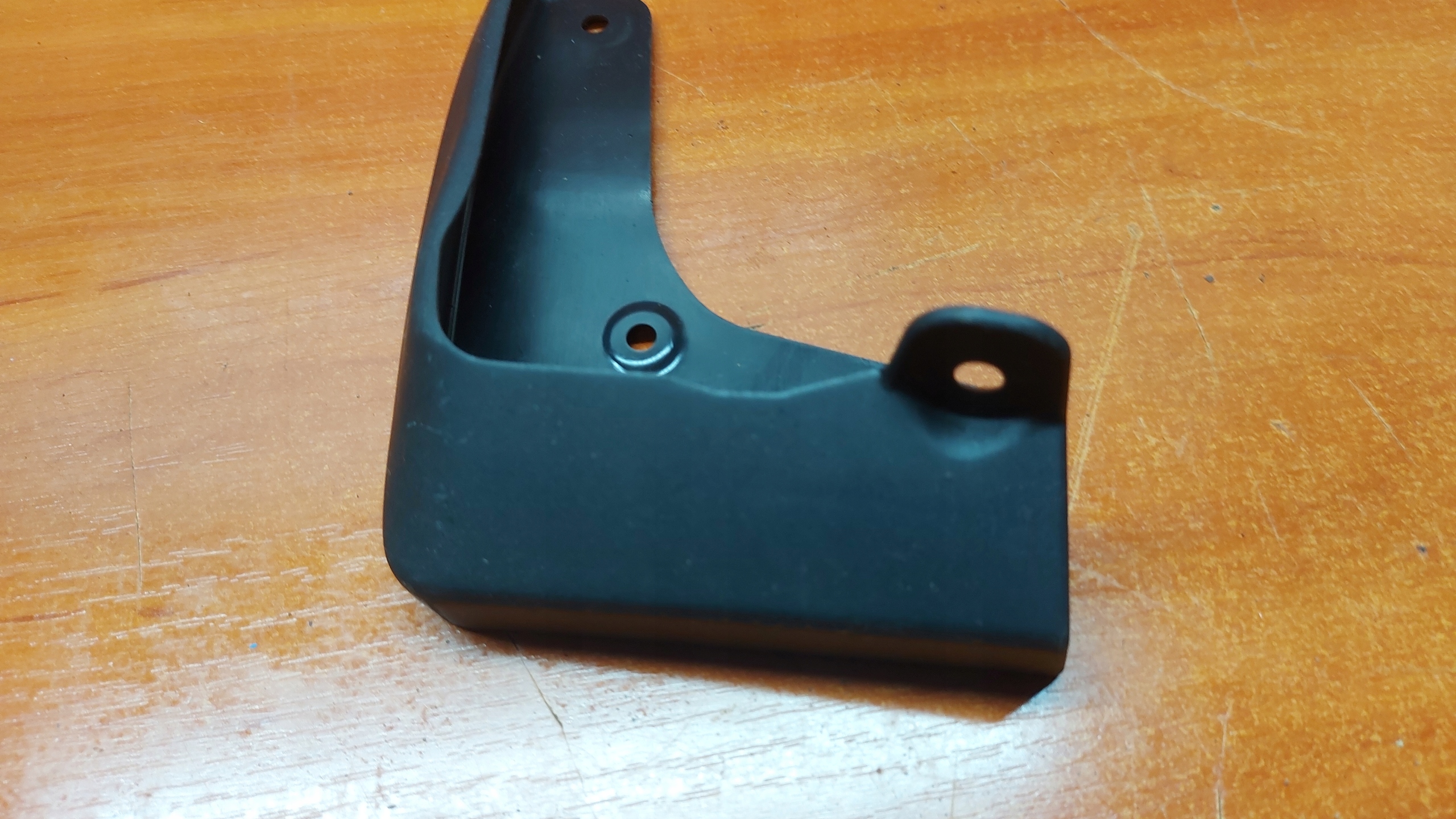 mudguard flap left front TOYOTA YARIS IV 20