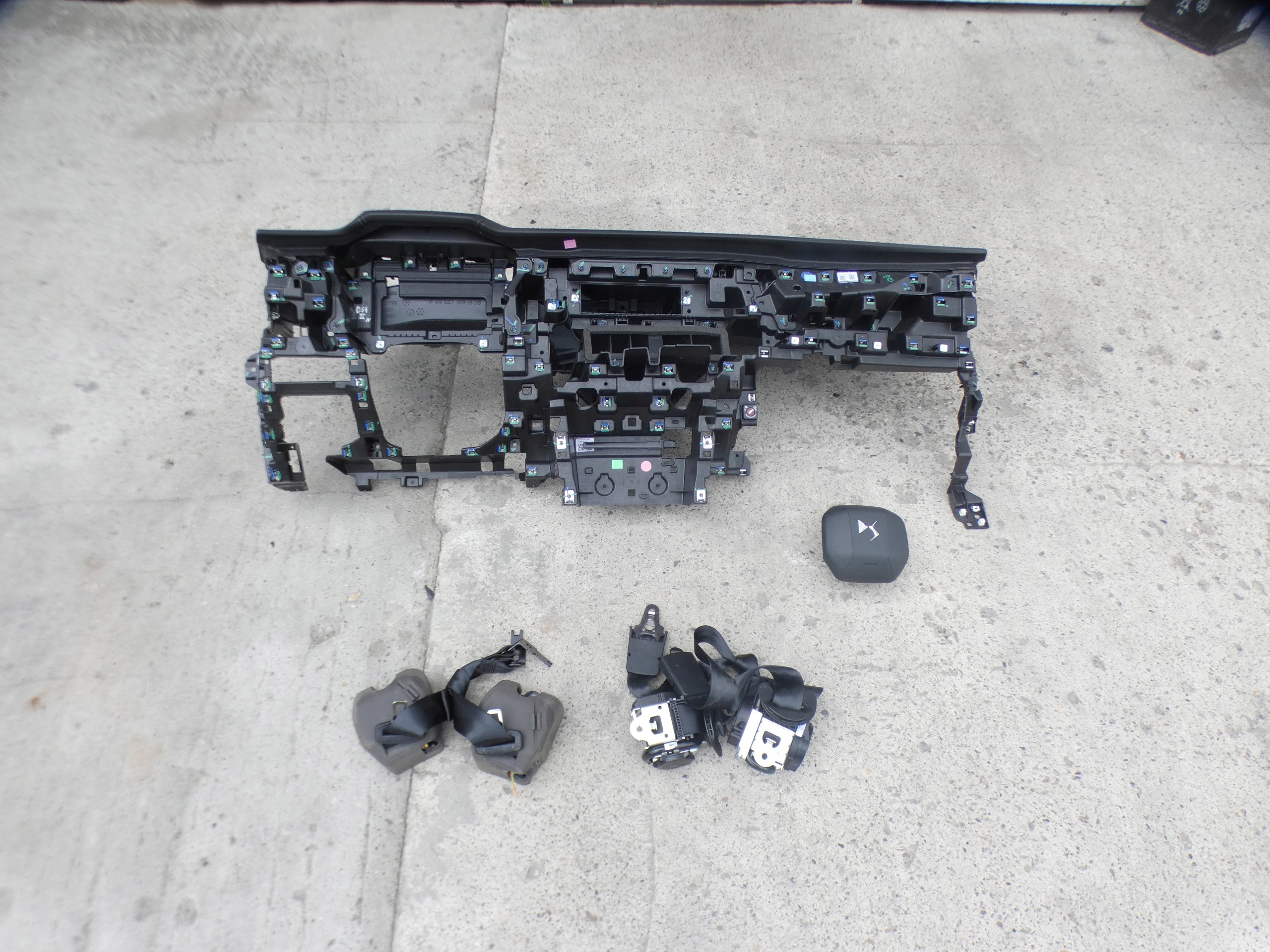 DS4 II CROSSBACK console dashboard airbag tension belts airbags
